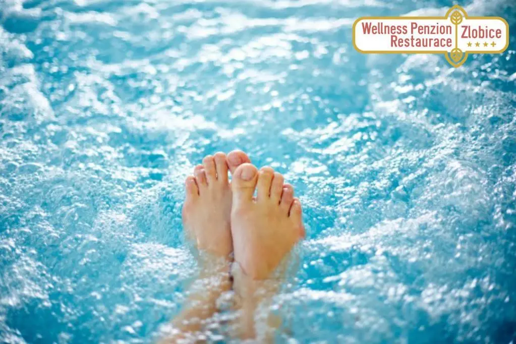 Wellness v penzionu Zlobice - relax v blízkosti Kroměříže - Hydromasážní whirpool - uvolněte se ve vodní lázni