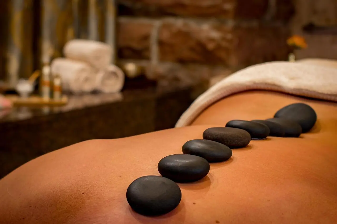 Wellness balíčky na zámku Wichterle Slavičín - Hřejivá relaxace - infrasauna, lávové kameny a relax na lůžku s čajem