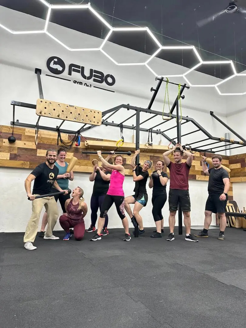 Kruhové tréninky FUBO Gym Hradec Králové - skupinové lekce, které tě budou bavit - Warrior flow kruháč - nauč se koordinovat své tělo