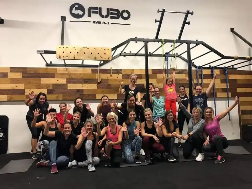 Kruhové tréninky FUBO Gym Pardubice - skupinové lekce, které tě budou bavit - Kondiční kruháč - cvičení POUZE pro ŽENY