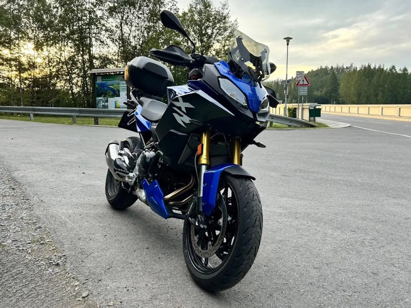 Půjčovna motocyklů - BMW F900XR