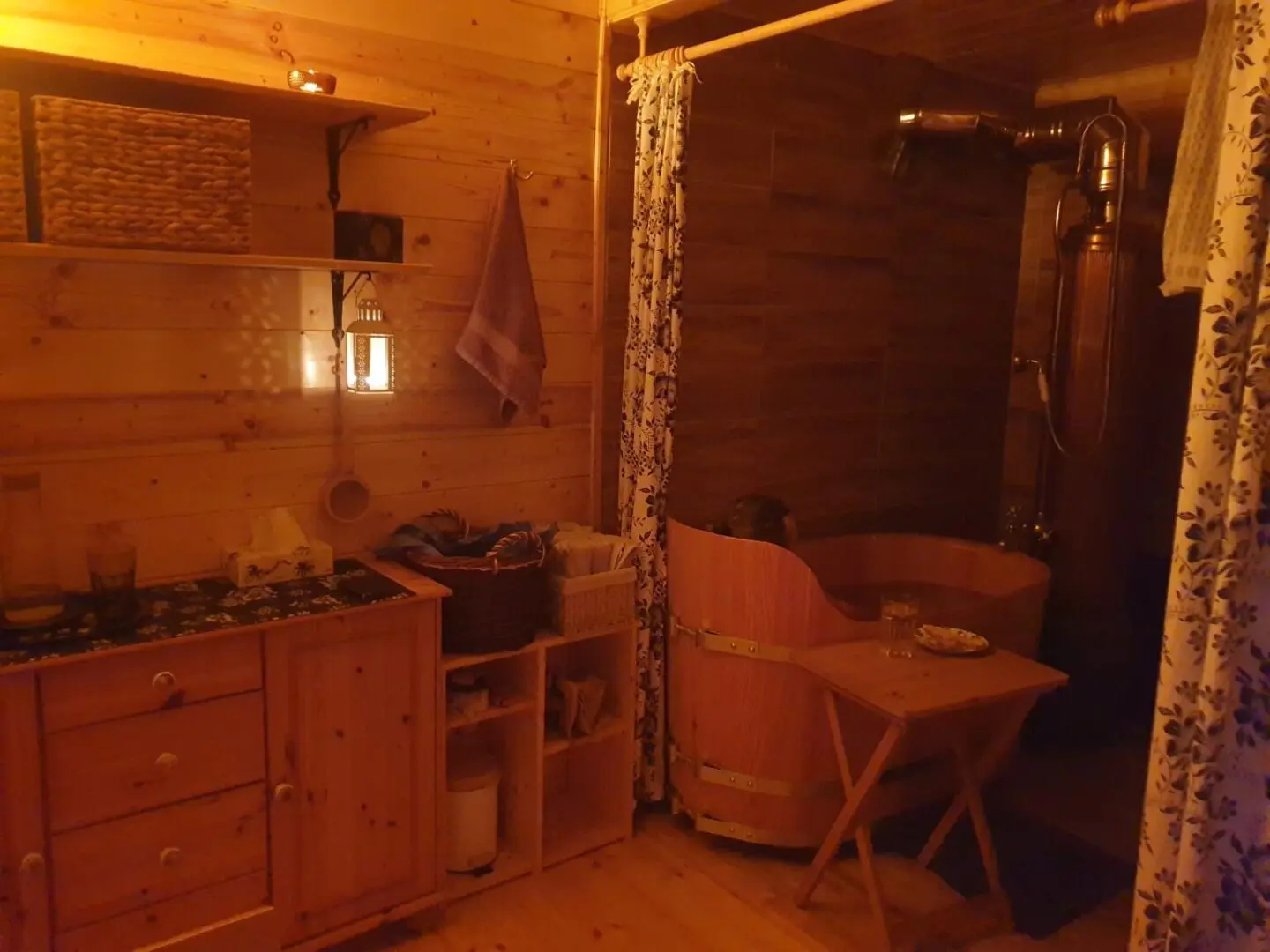 Relaxační masáž s uvolňující koupelí - Selské lázně - Modletický dvůr