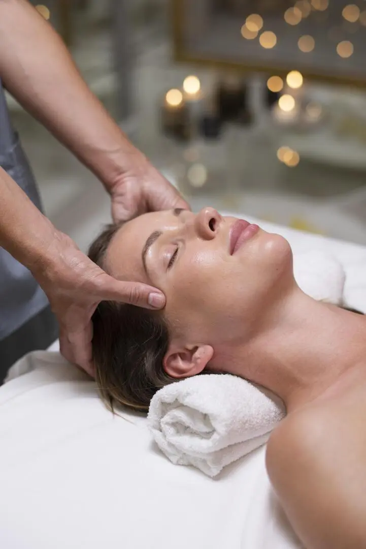 Head spa + masáž nohou - 90 minut péče a relaxace