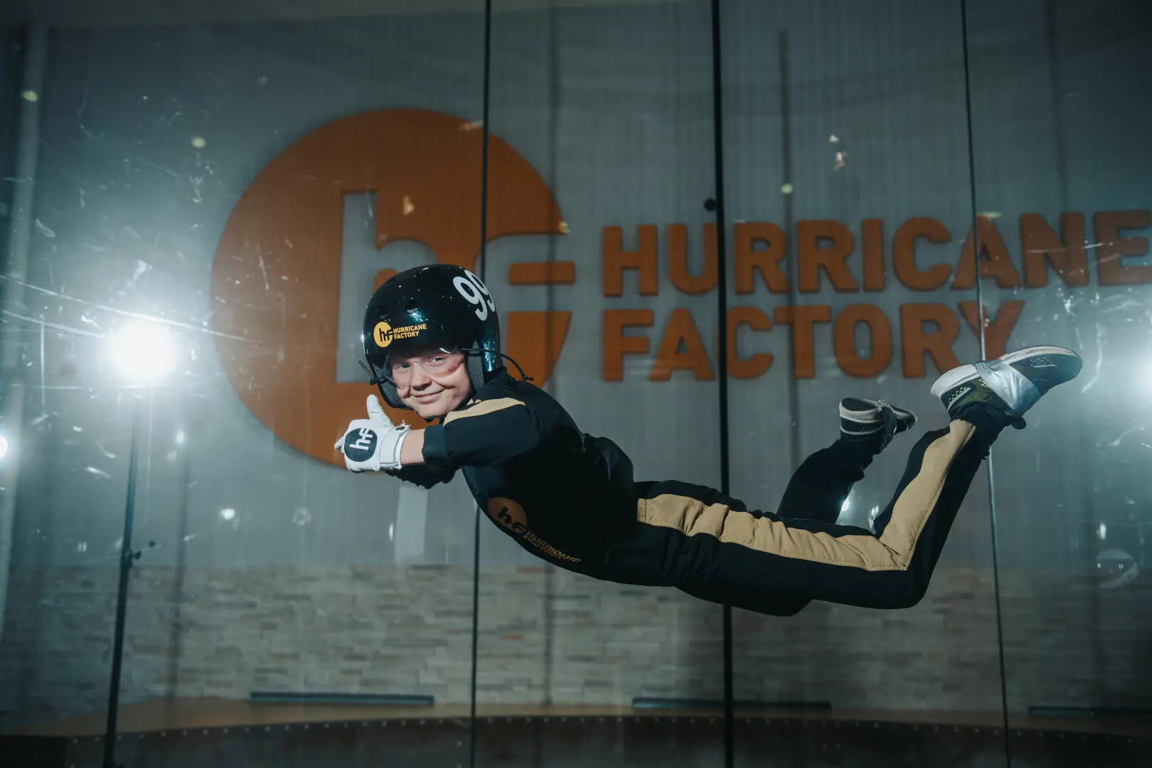 Hurricane factory Praha - Zažij let v tunelu ve větru s rychlostí až 270 km/h - Balíček HURRICANE - 4 lety pro 1 osobu