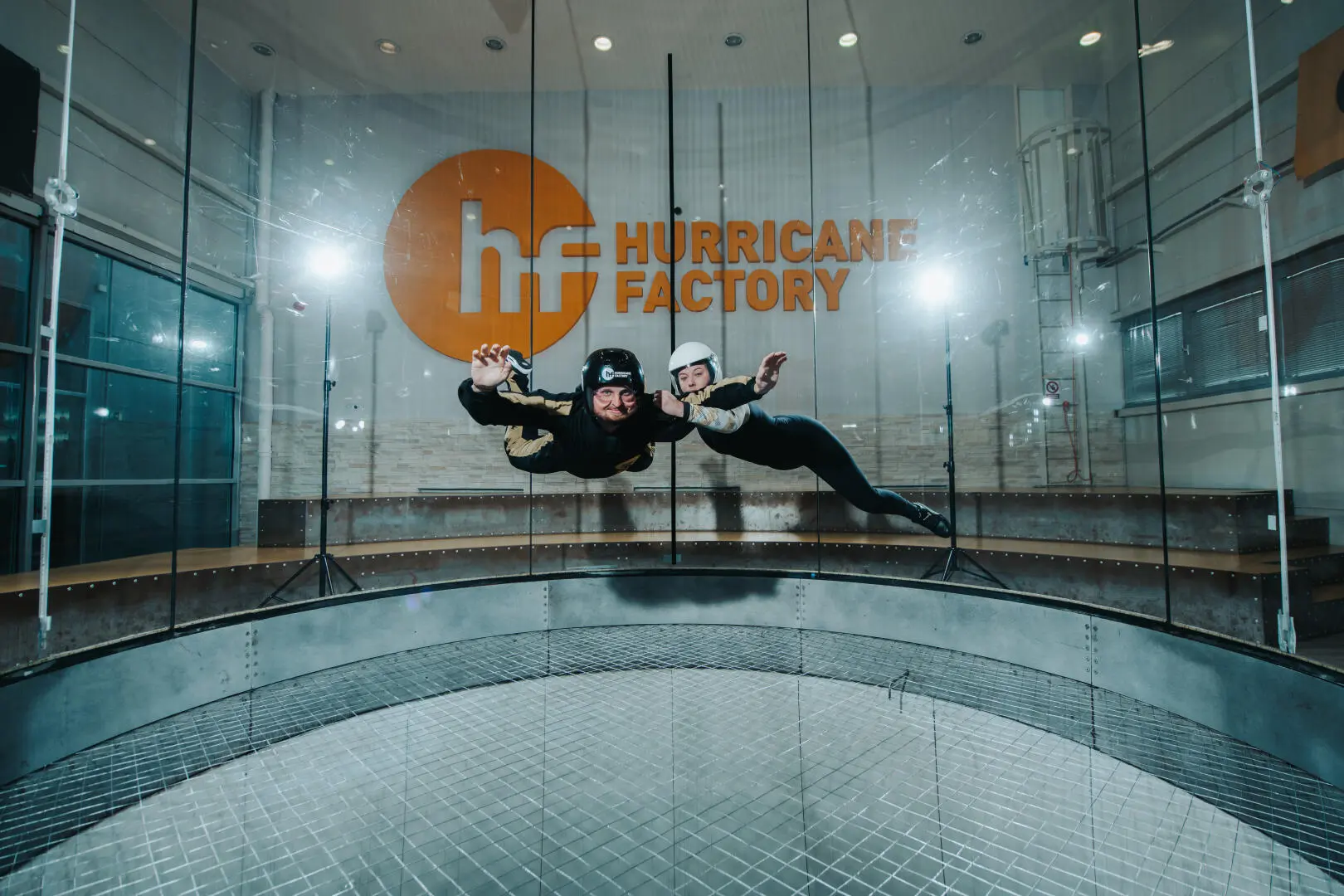 Hurricane factory Praha - Zažij let v tunelu ve větru s rychlostí až 270 km/h - Balíček HURRICANE PLUS - 6 letů pro 1 osobu