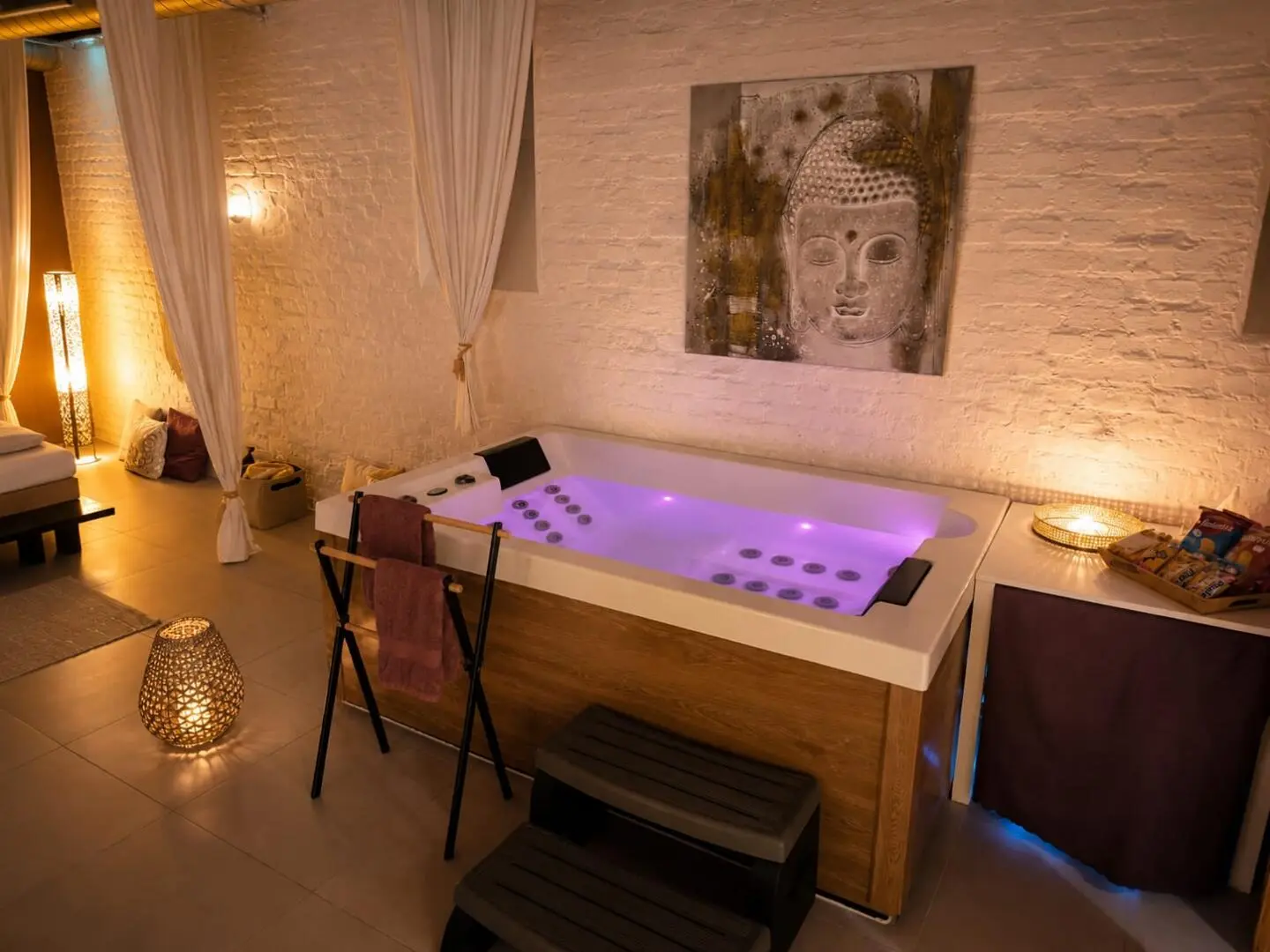 Relax v hydromasážní vaně a infrasauně v iRelax Studiu Praha - 180 min. wellness pro dva vč.+ talíř s ovocem, sekt/víno