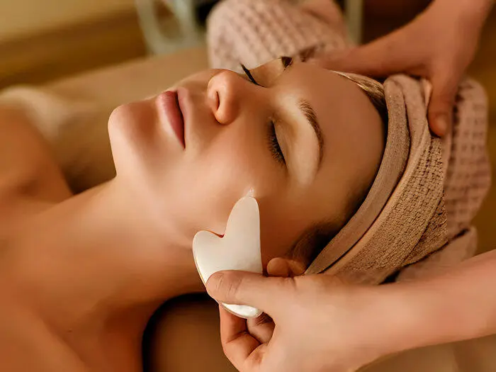 Liftingová masáž obličeje & Gua Sha