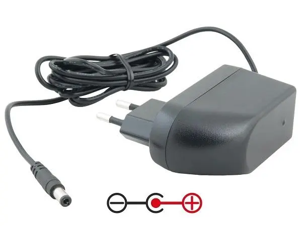 AVACOM Napájecí adaptér univerzální 5V 3A 15W konektor 5,5mm x 2,1mm plus pól uprostřed