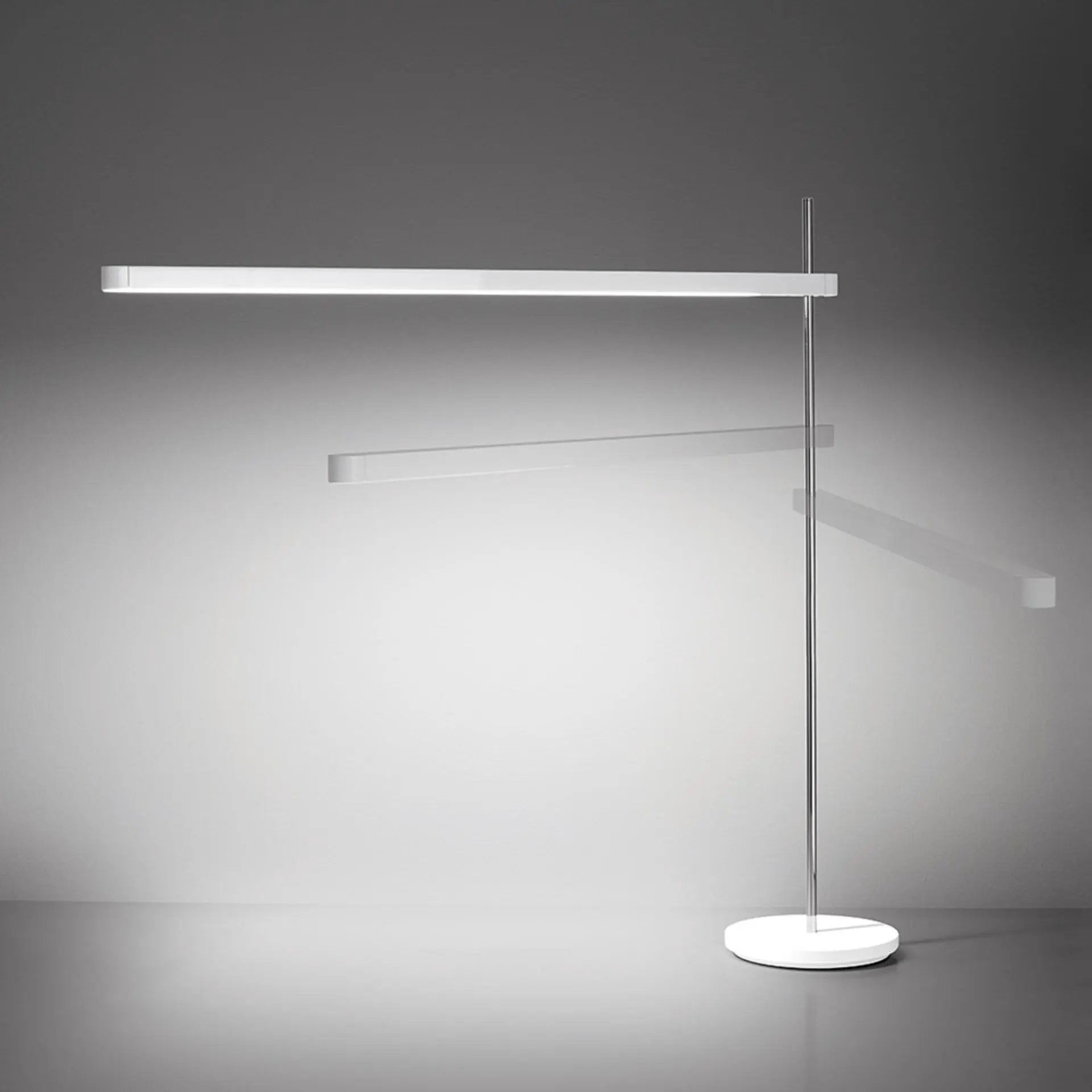 Artemide stolní LED lampa Talak Professional 12 W 3000K stmívatelná