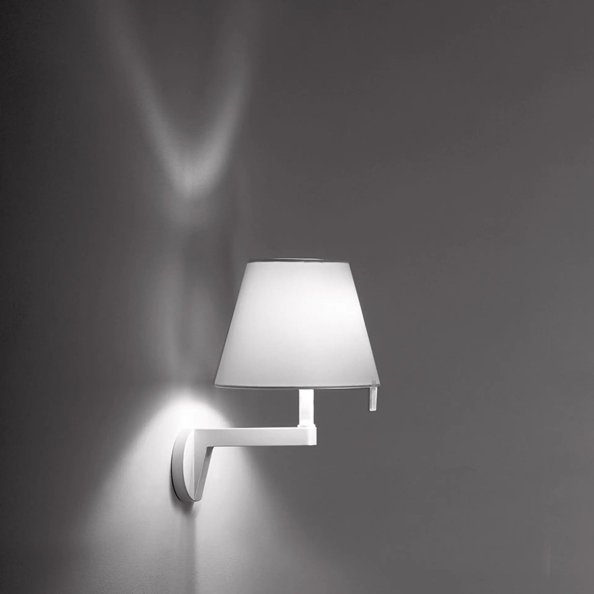 AR 0721010A Nástěnné svítidlo Melampo s vypínačem šedá 1x60W - ARTEMIDE