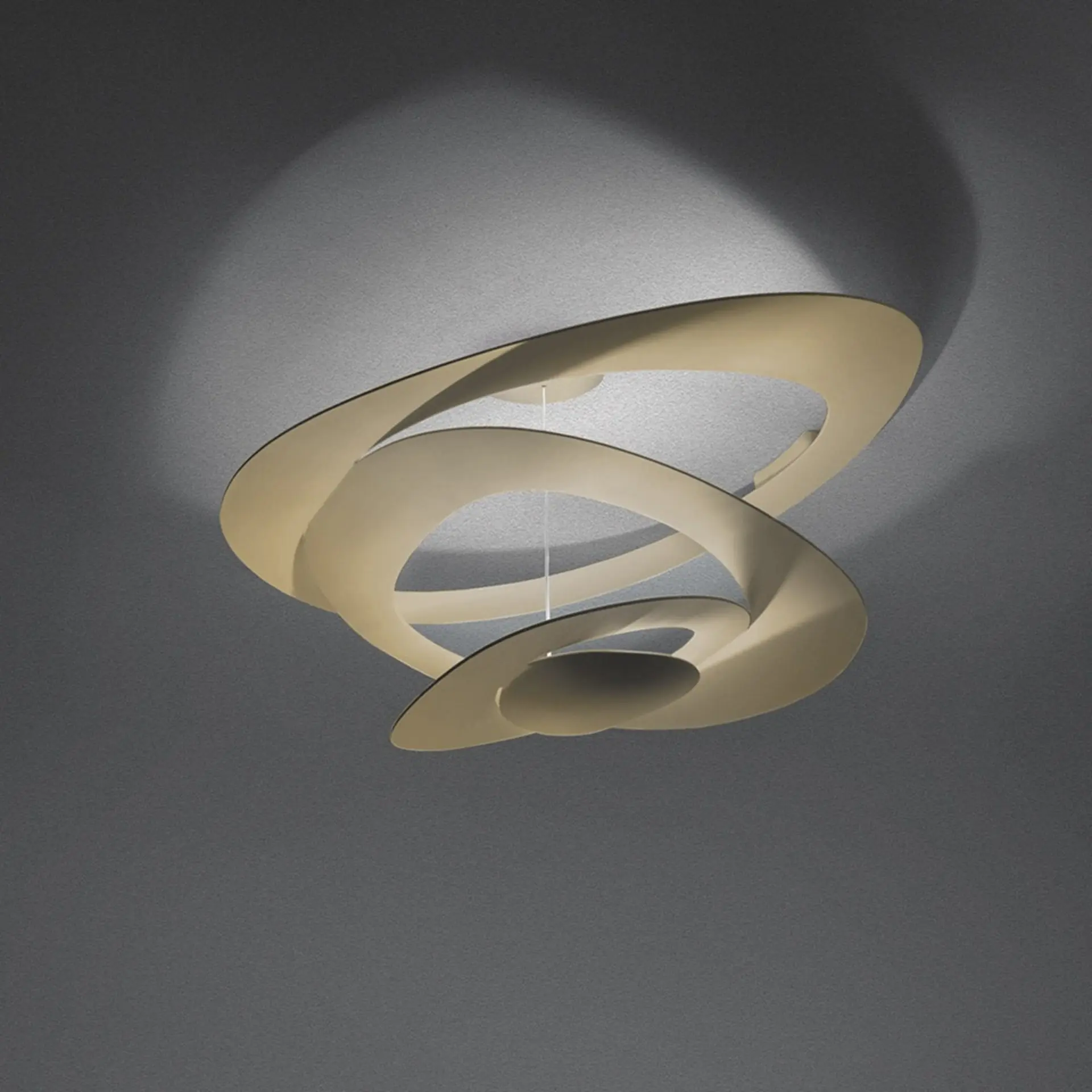 Artemide stropní LED svítidlo Pirce 44 W 3000K stmívatelné zlaté