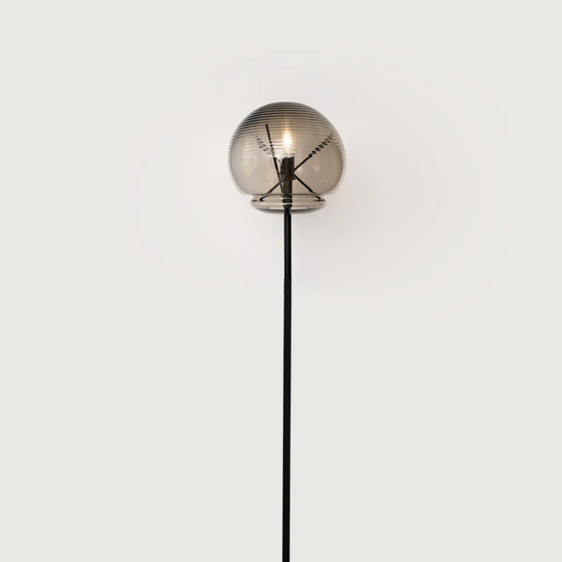 Artemide stojací lampa Vitruvio Design Collection E27 max 21 W černá