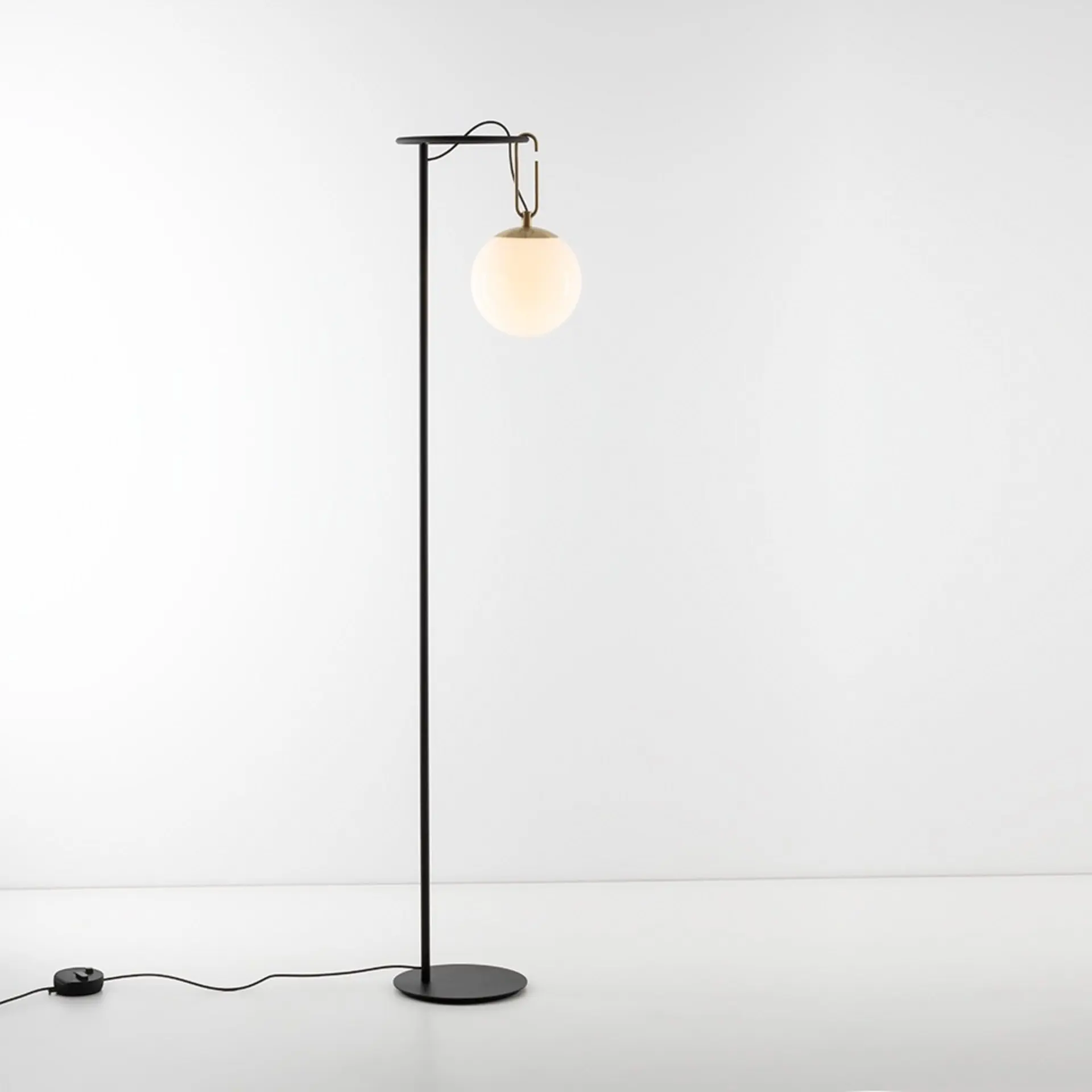 Artemide stojací lampa nh 22 Design Collection E27 max 15 W