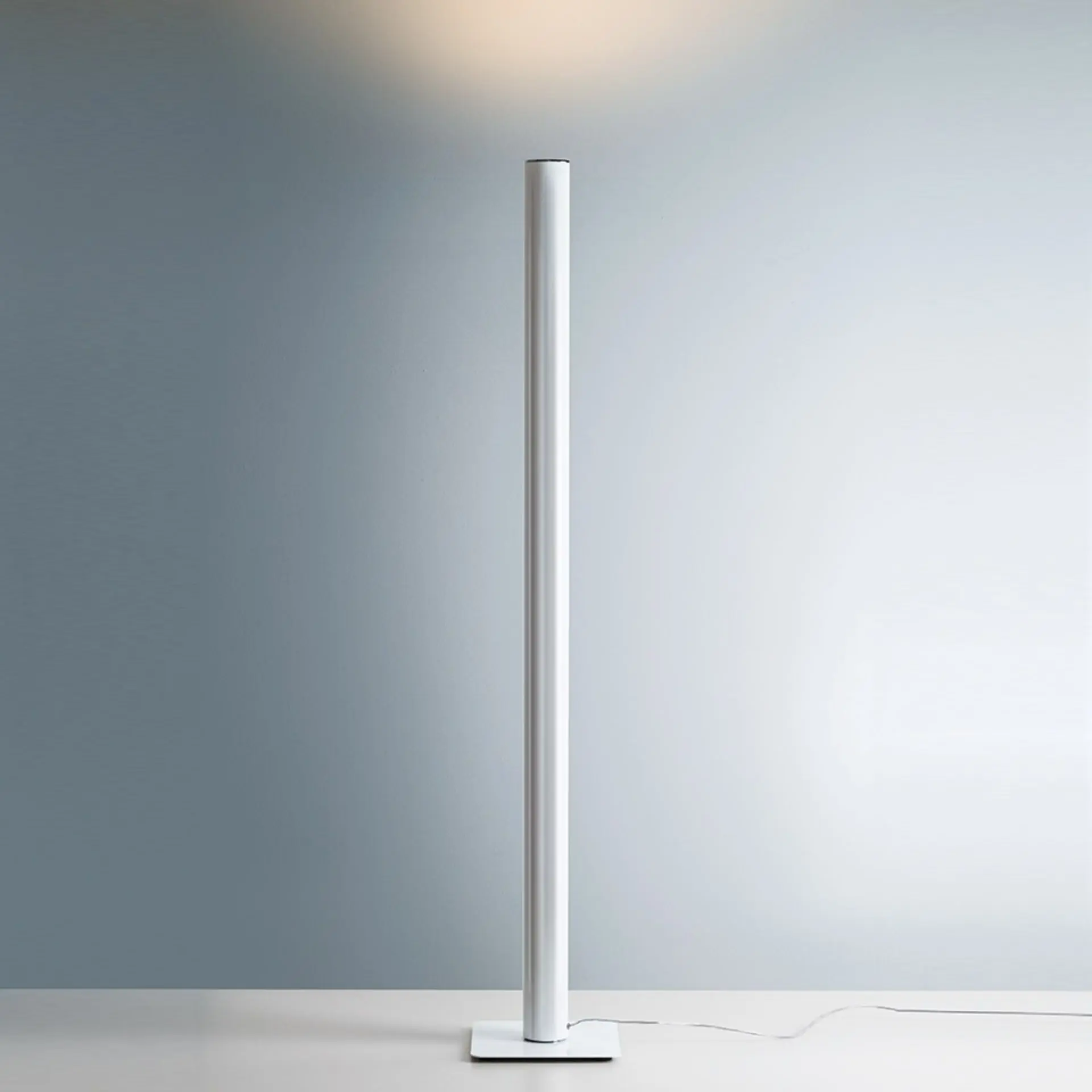 Artemide stojací LED svítidlo Ilio 45 W 2700K stmívatelné App kompatibilní bílá