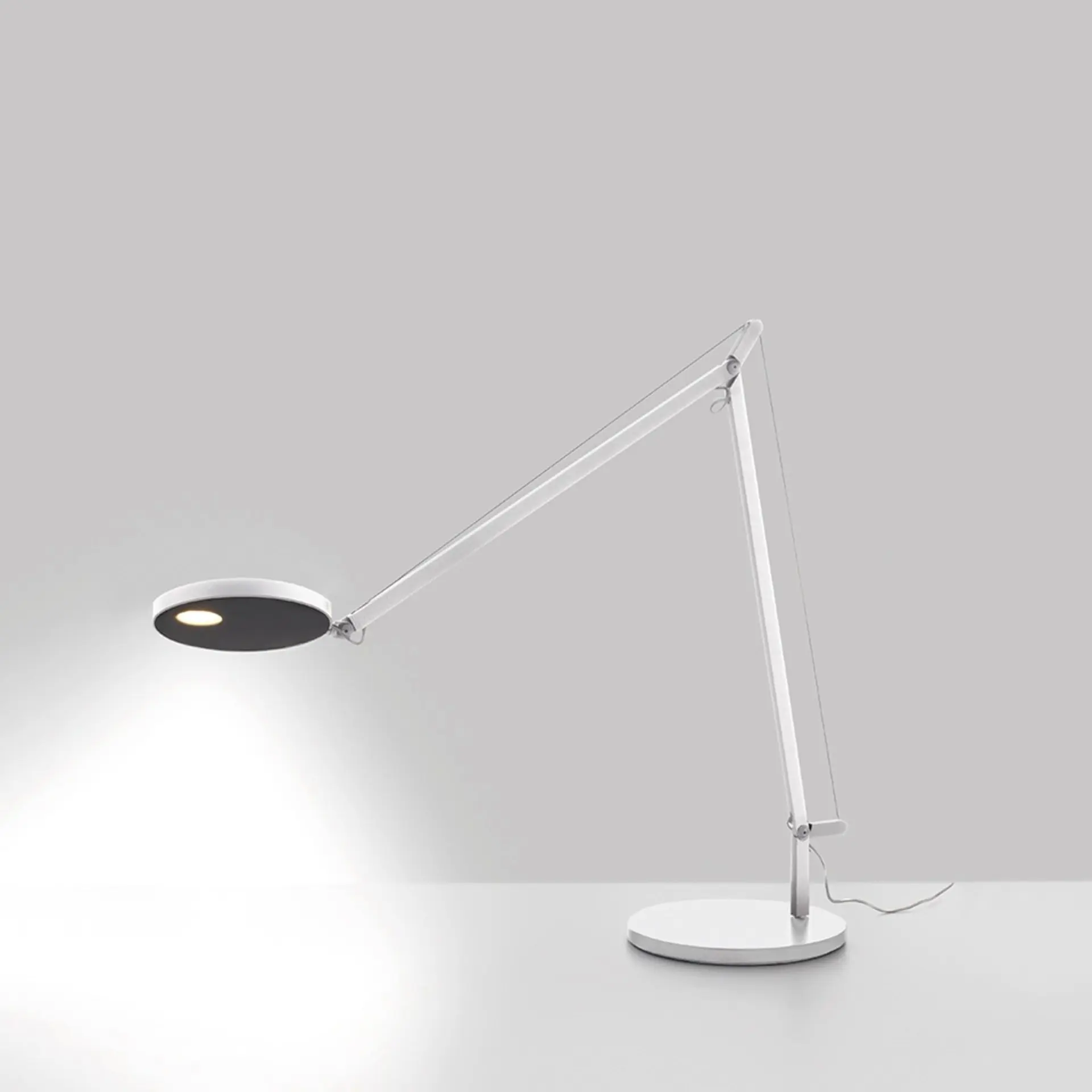 Artemide stolní/nástěnná/stojací LED lampa Demetra 8 W 3000K s pohybovým čidlem, stmívatelná, bílá bez podstavce