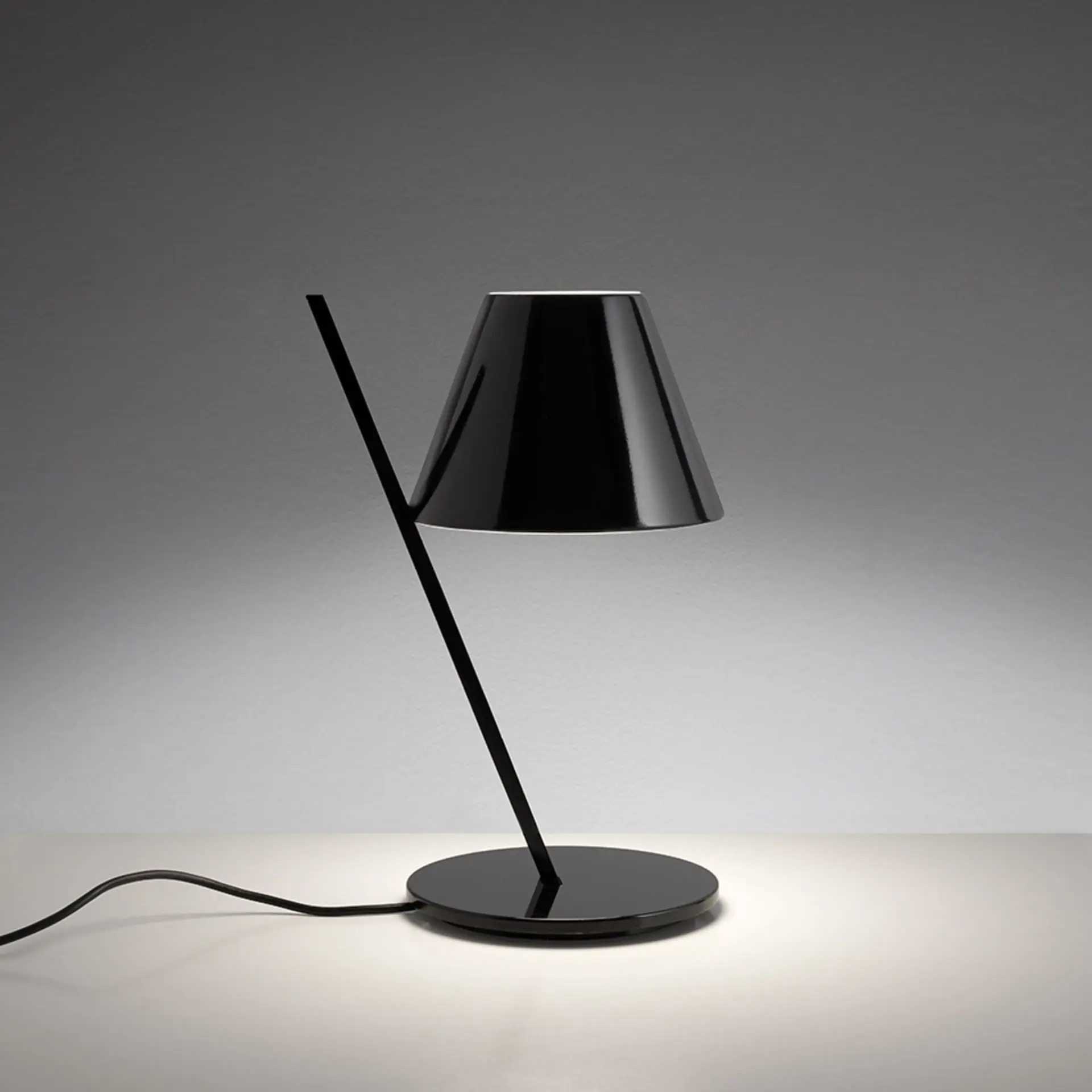 Artemide stolní lampa La Petite Design Collection E14 černá