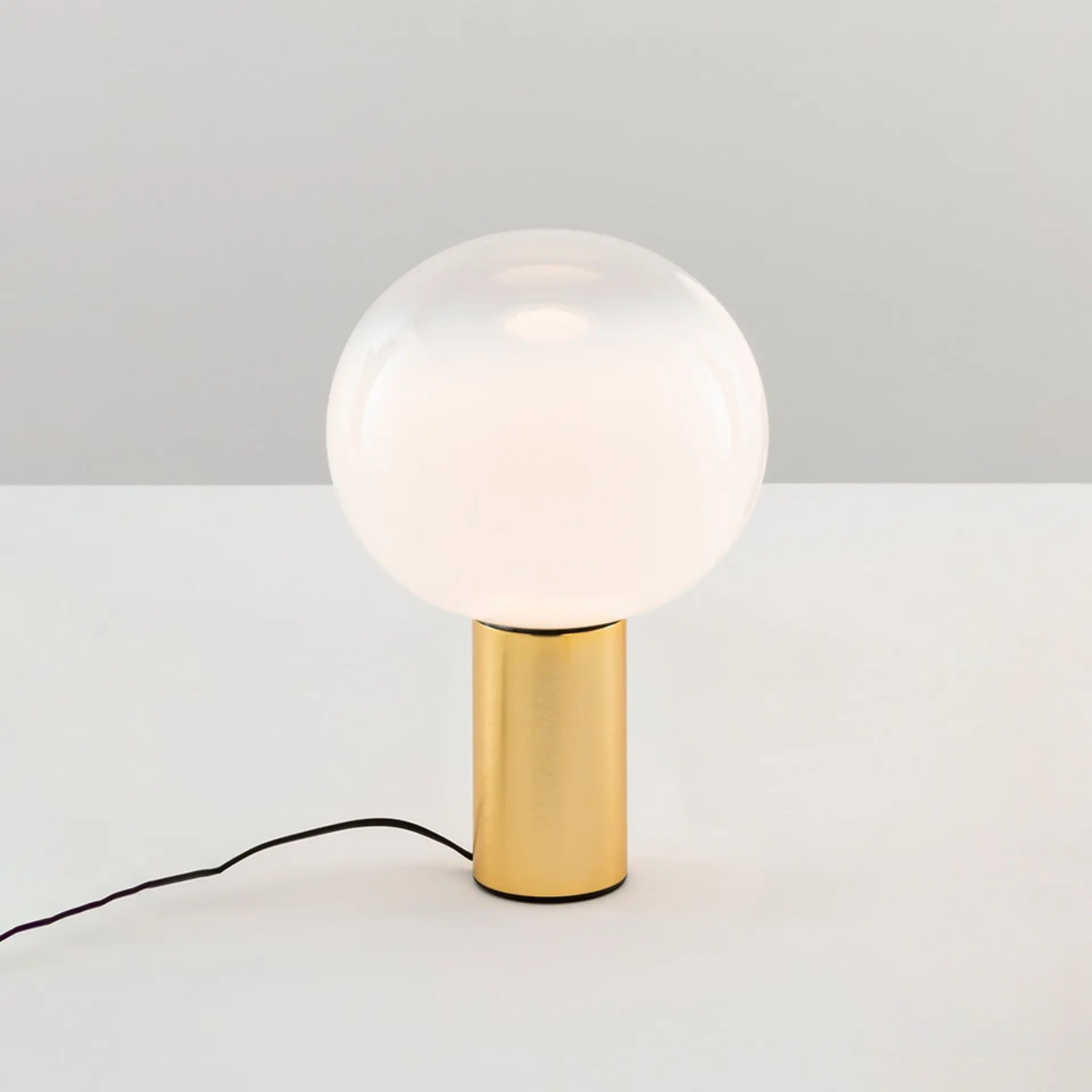Artemide stolní lampa Laguna 26 matná mosaz E27 max 20 W stmívatelná