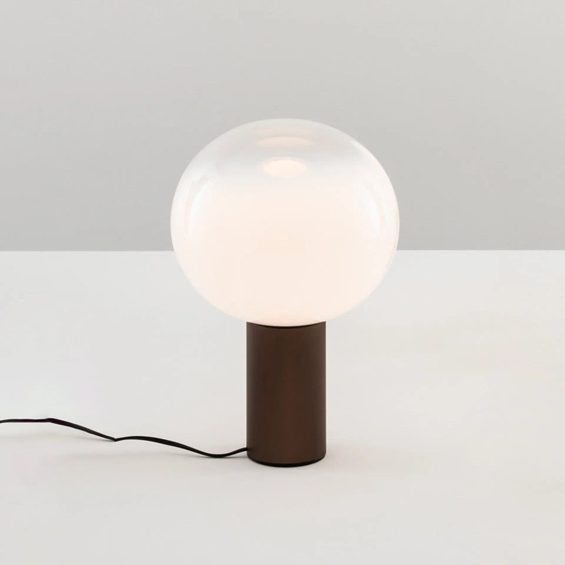 Artemide stolní lampa Laguna 26 E27 20W stmívatelná matný bronz