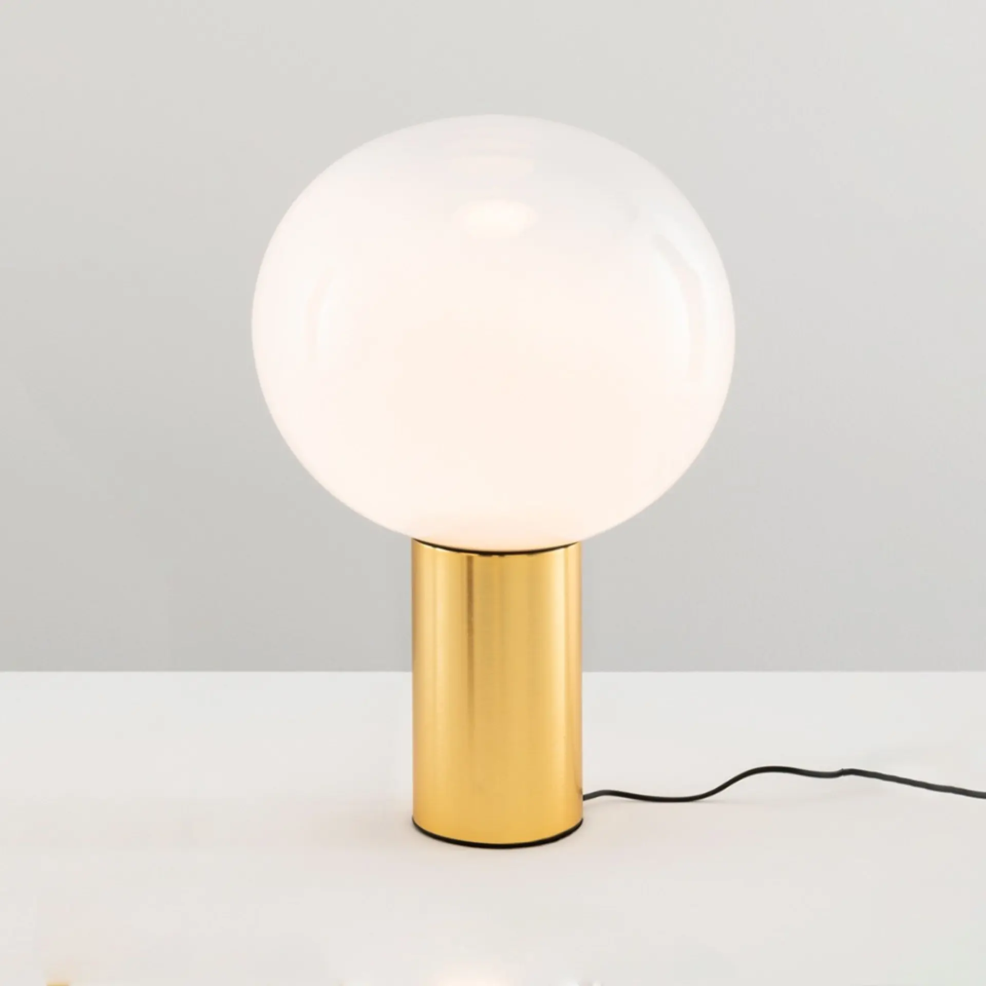 Artemide stolní lampa Laguna 37 matná mosaz E27 stmívatelná