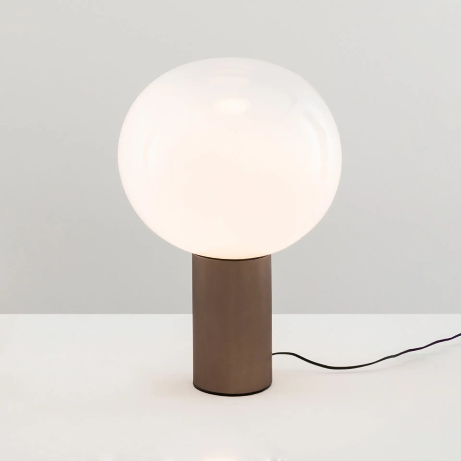 Artemide stolní lampa Laguna 37 E27 20W stmívatelná matný bronz