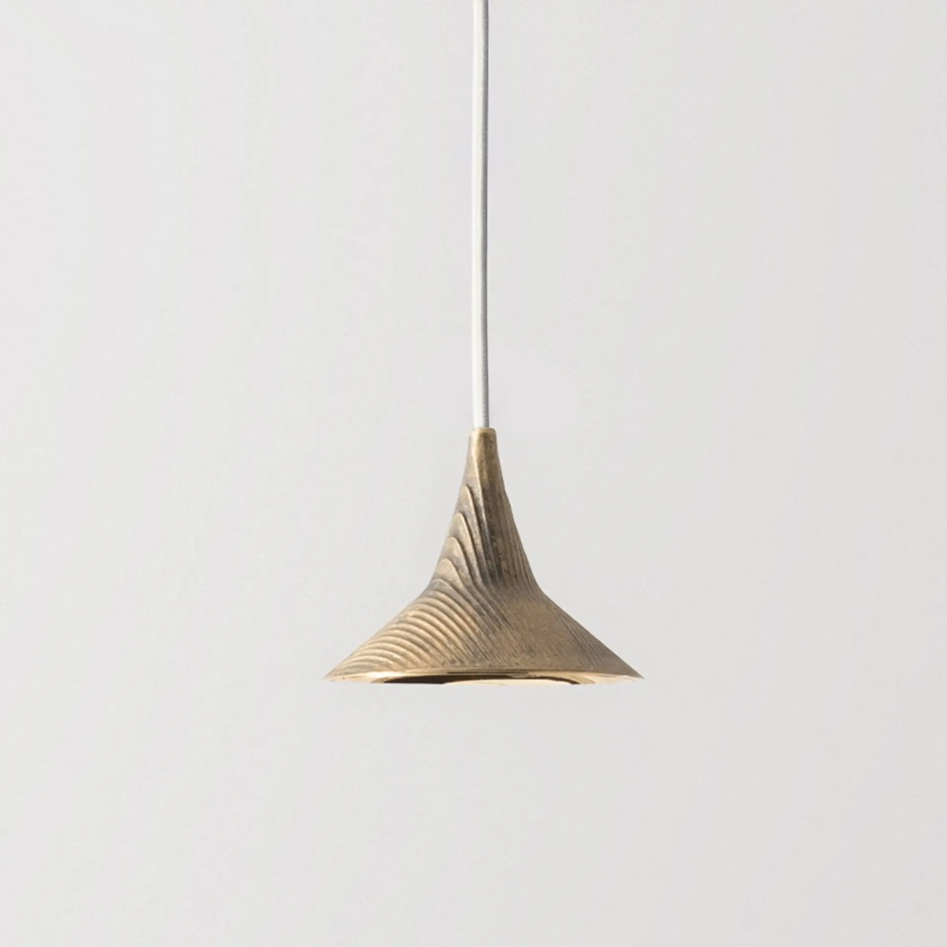 Artemide závěsné svítidlo Unterlinden 7,5 W 3000K mosaz