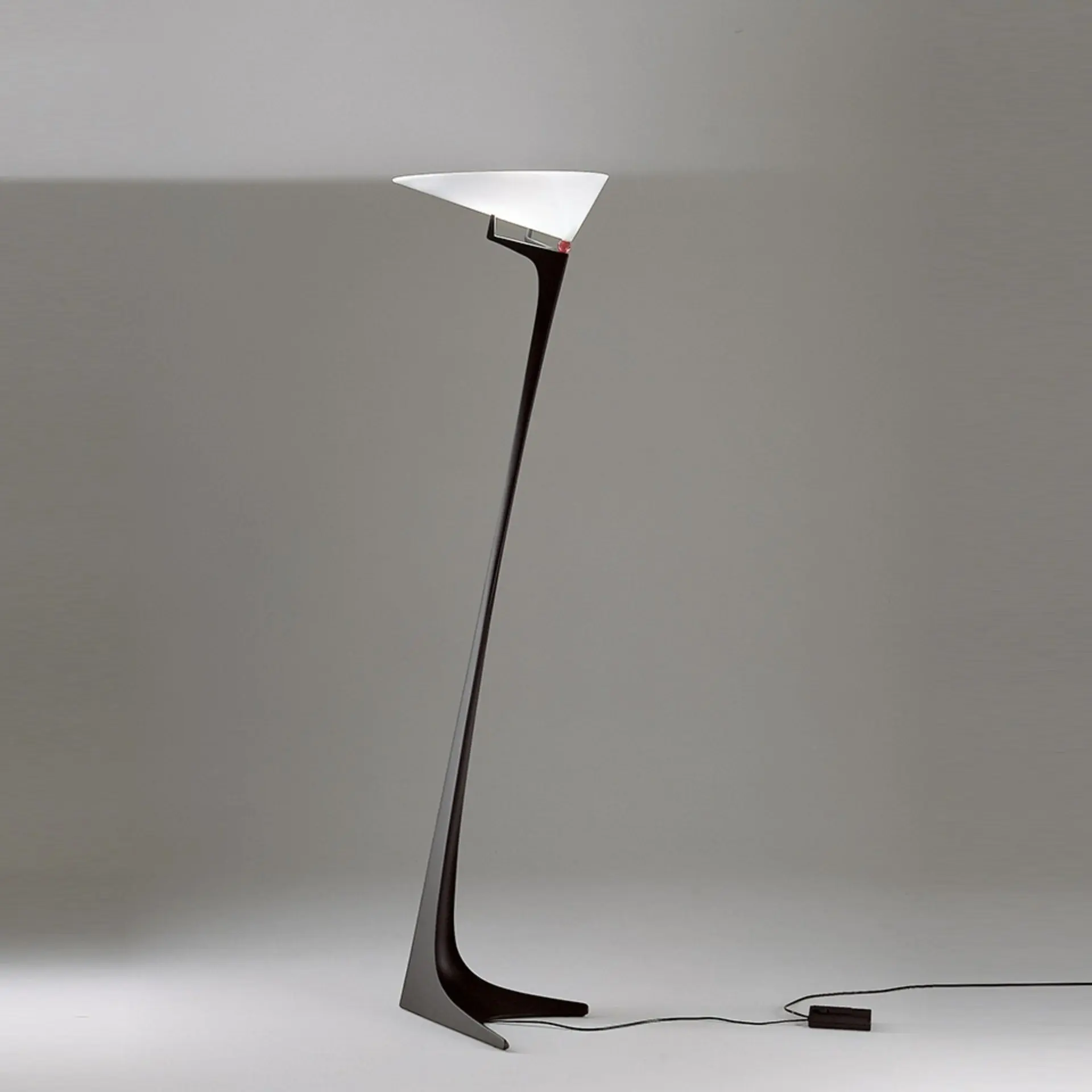 Artemide stojací lampa Montjuic 120 W 220-240 V R7s stmívatelná
