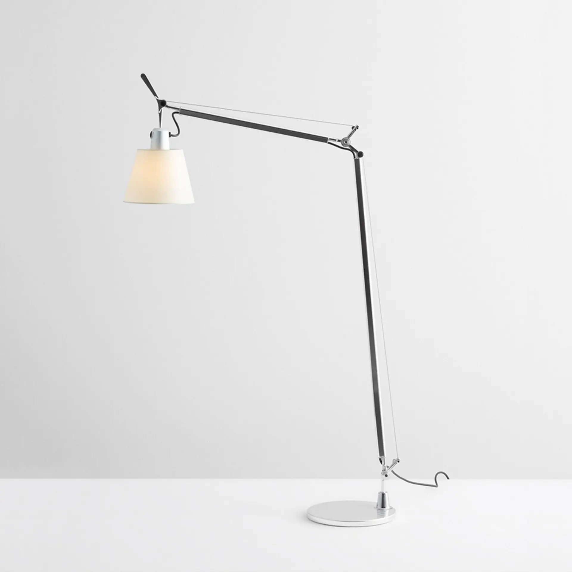 Artemide stojací lampa Tolomeo Basculante Reading Floor E27 8 W 220-240 V pergamenový difuzor bez podstavce