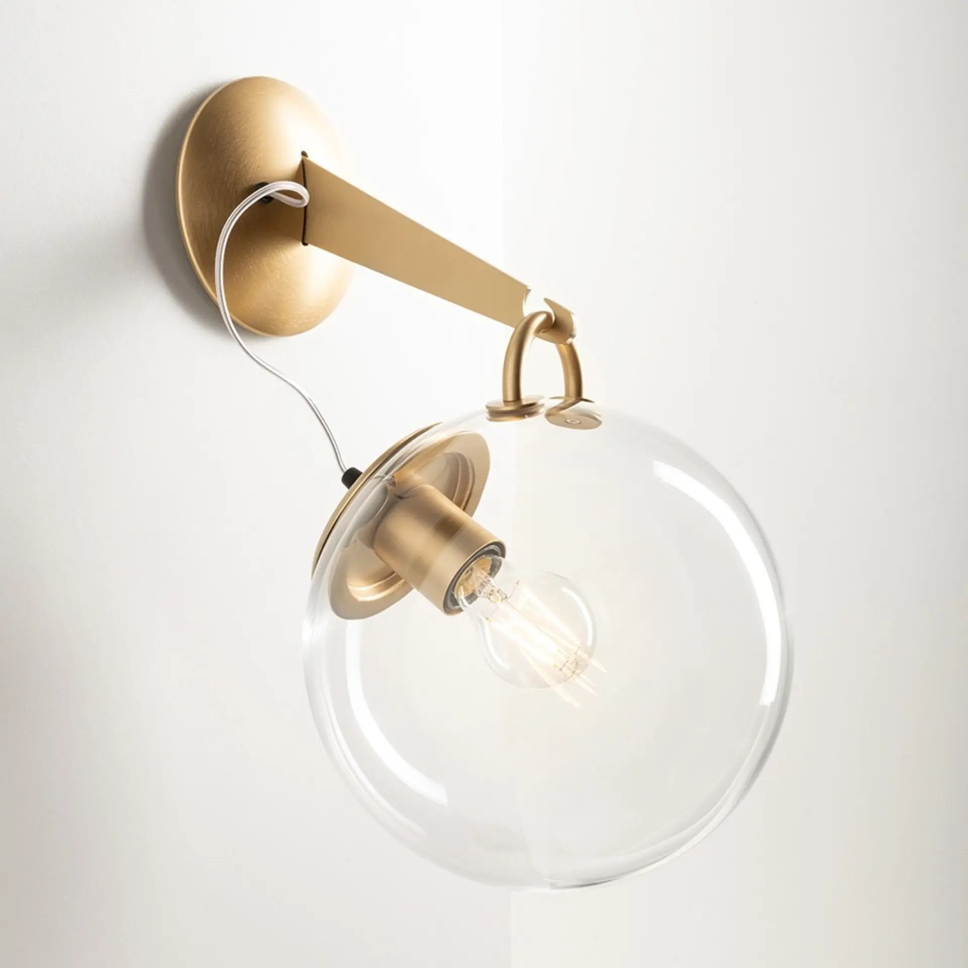 Artemide nástěnné svítidlo Miconos E27 matná mosaz