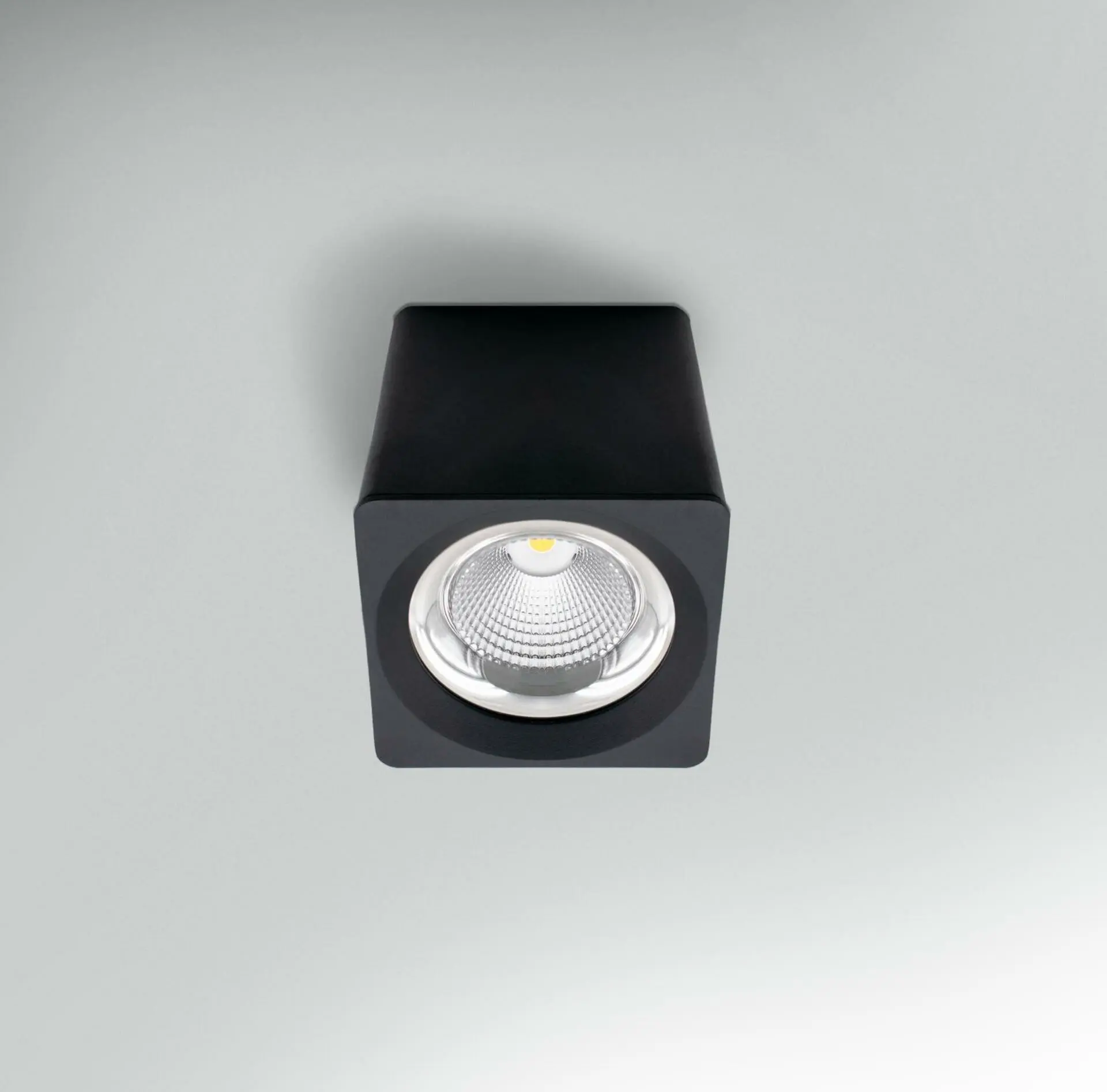 CEN QBNE-109030 Stropní svítidlo LED QUBE ČERNÉ 90x90x90mm 10W 230V 3000K 45d IP20 - CENTURY