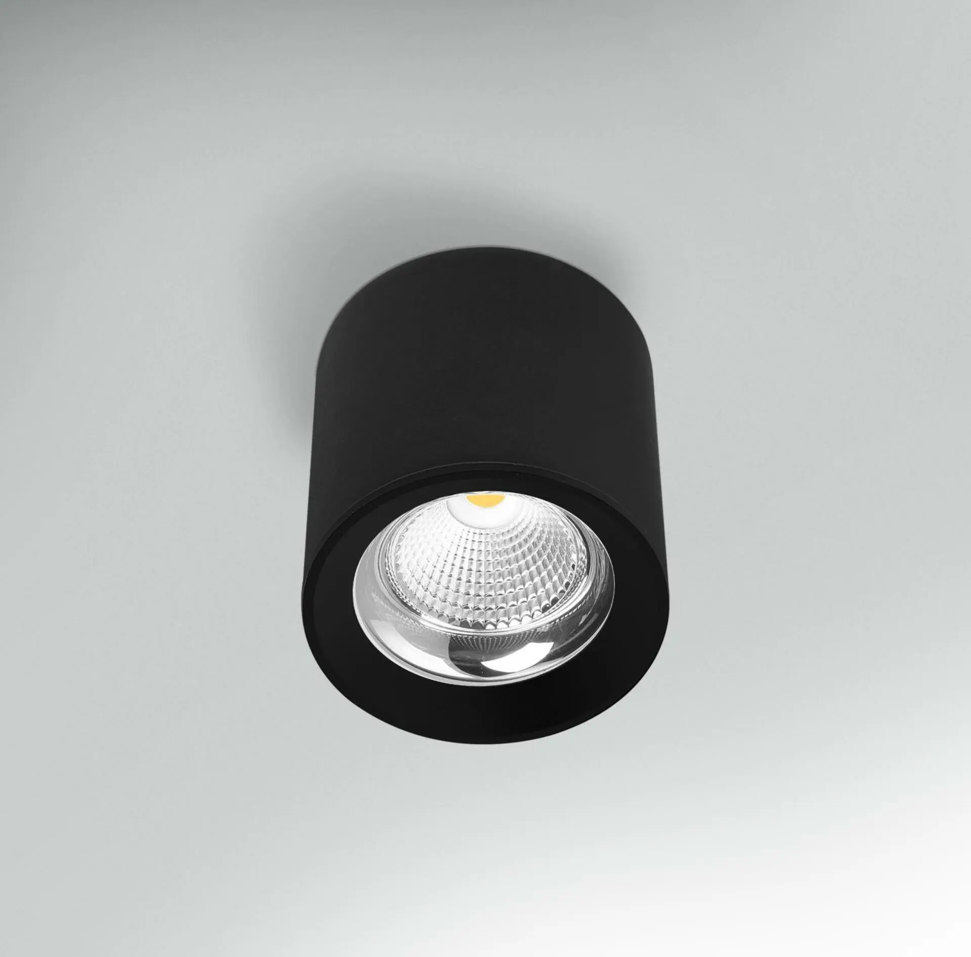 CENTURY Stropní svítidlo LED RONDO černé pr.130x155mm 15W 230V 3000K 45d IP20