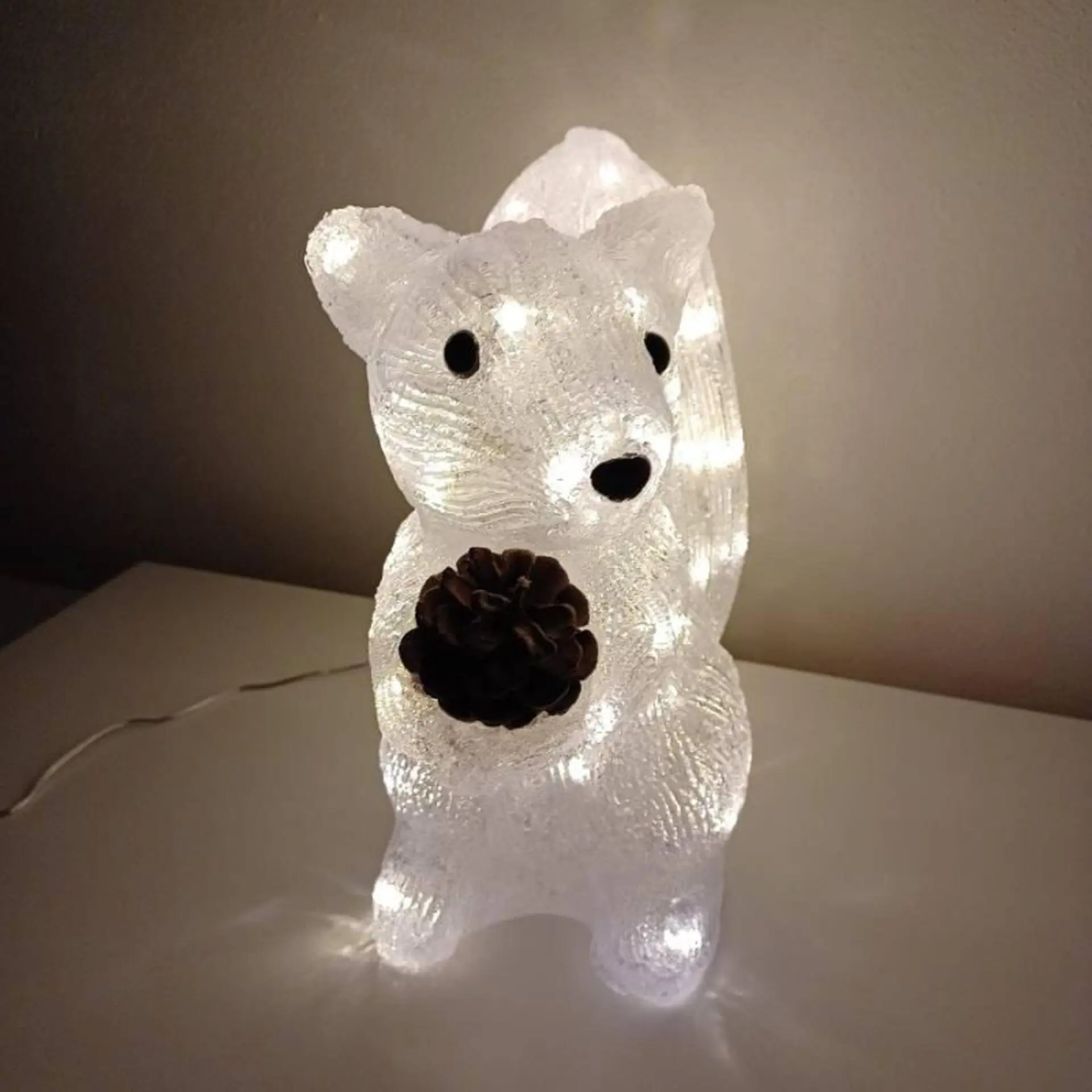 DecoLED LED světelná veverka, akryl, 30 cm, teple bílá