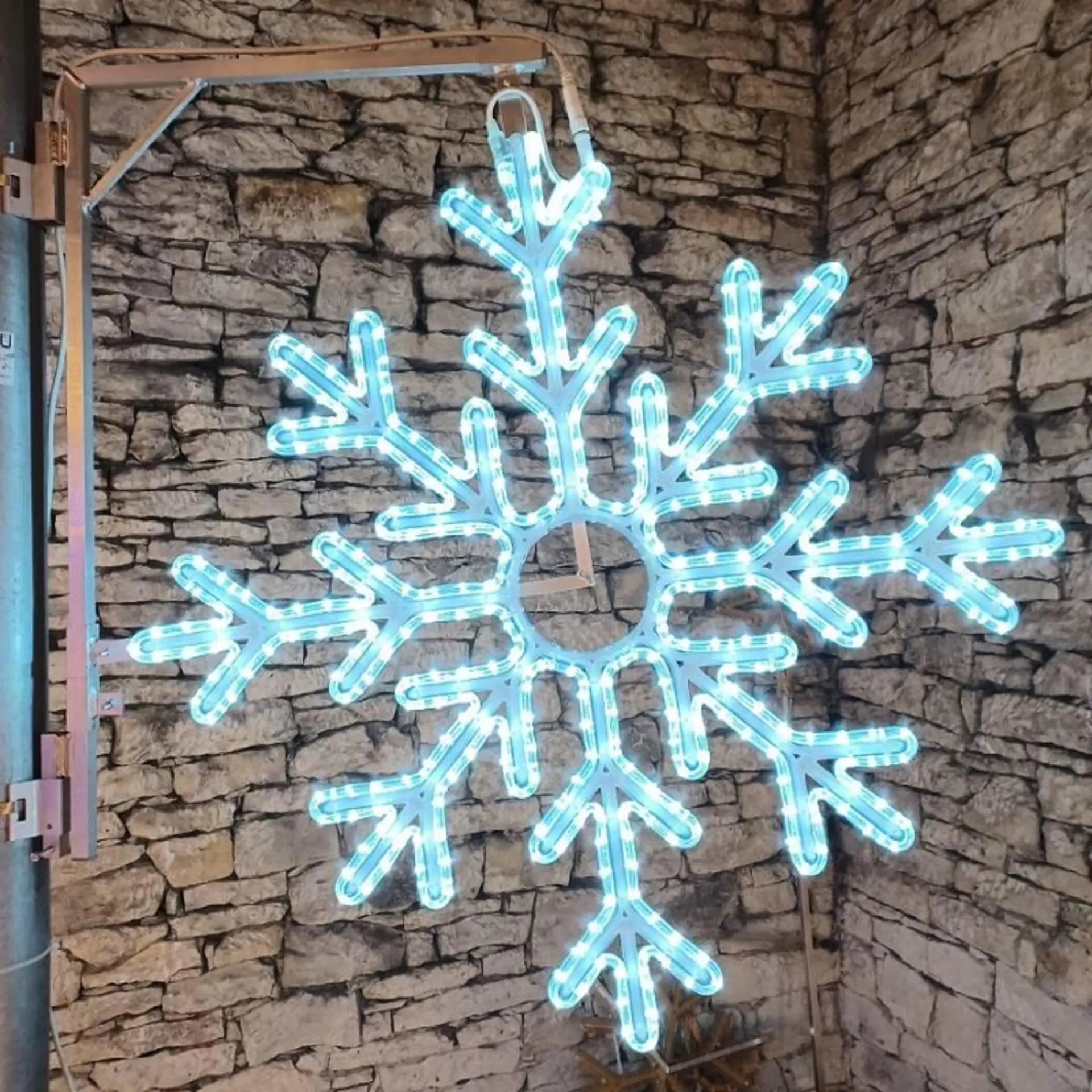 DecoLED LED světelná vločka X, sada na sloupy VO 3D tisk, pr. 102 cm, ledově bílá