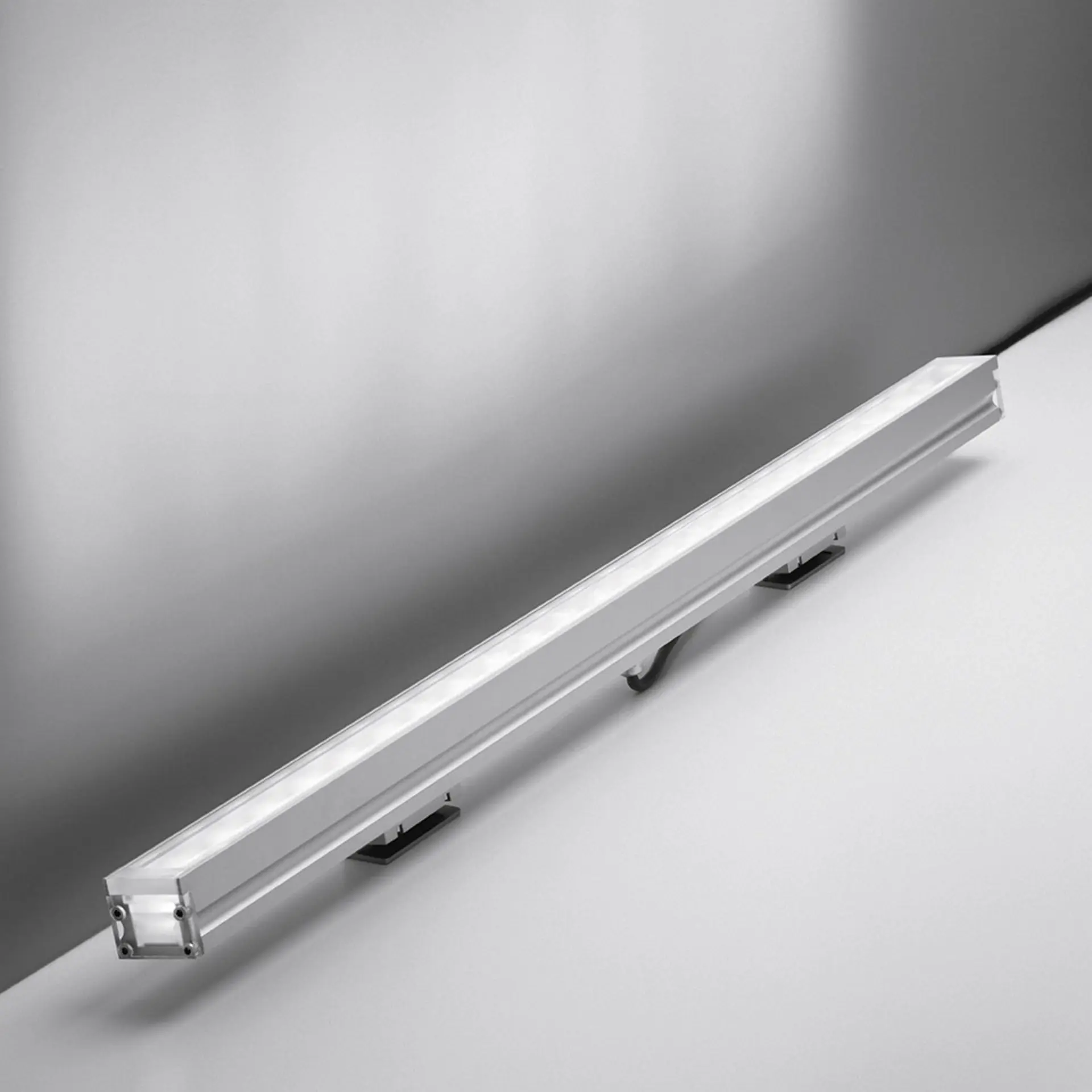 Artemide LED svítidlo LineaLed Adjustable 17 W 24 V DC 3000K 19° venkovní
