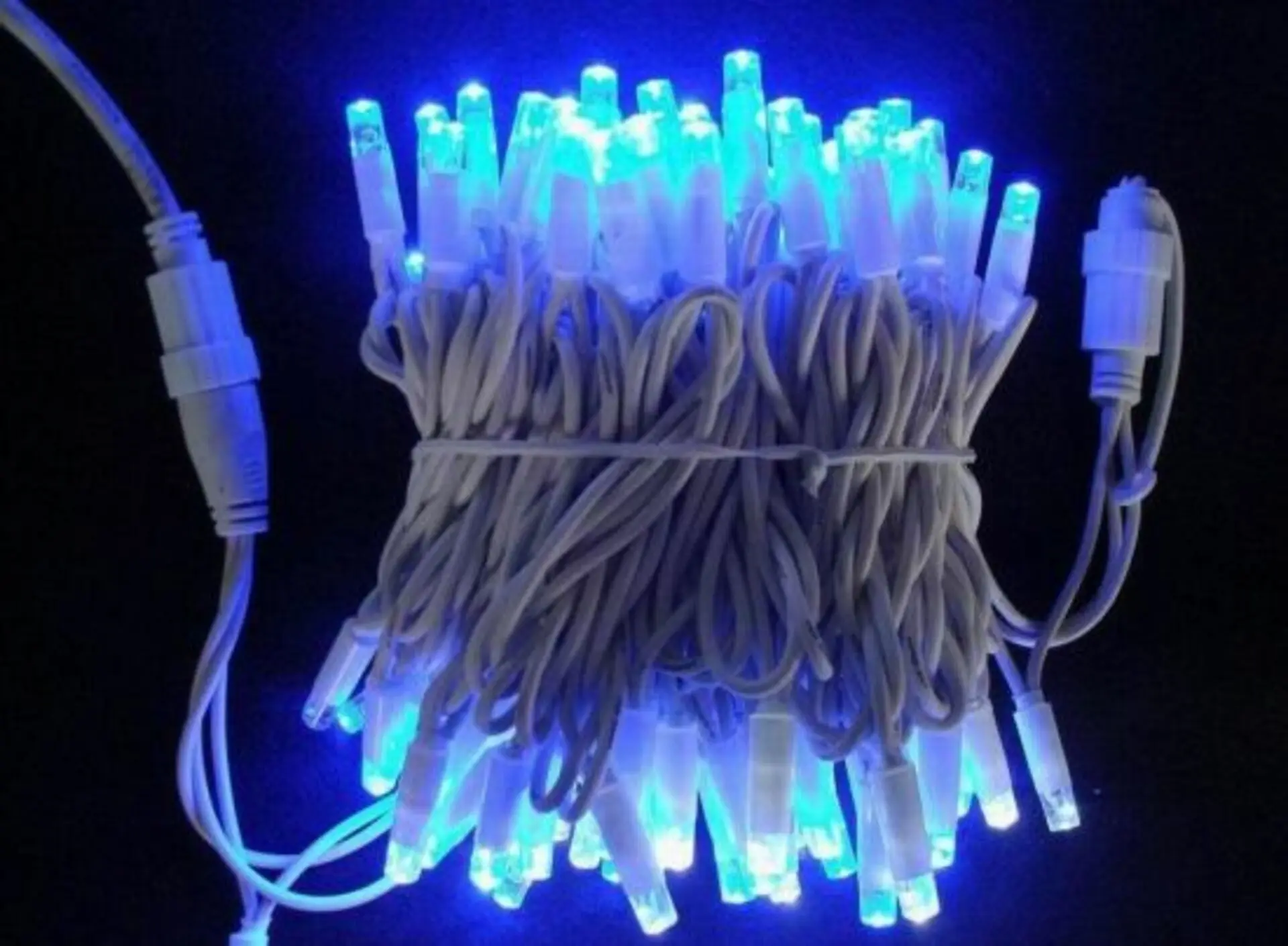 SOS LED světelný řetěz vnitřní - 18m, modrá, 180 diod, bílý kabel