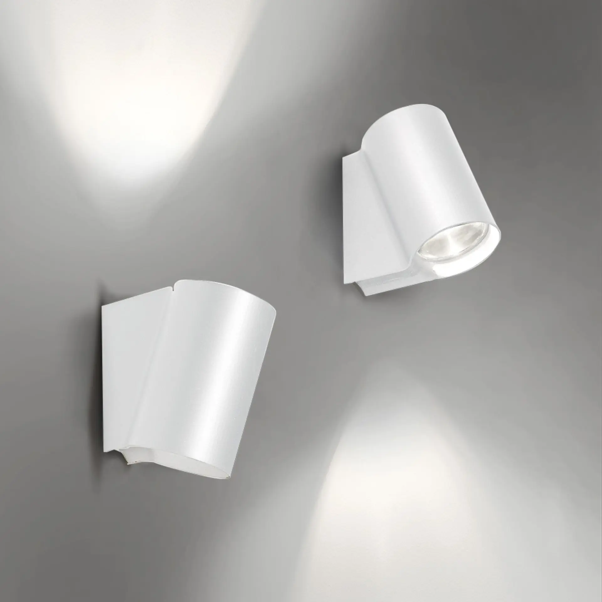 Artemide nástěnné svítidlo Oblique Wall 23 W 3000K bílá
