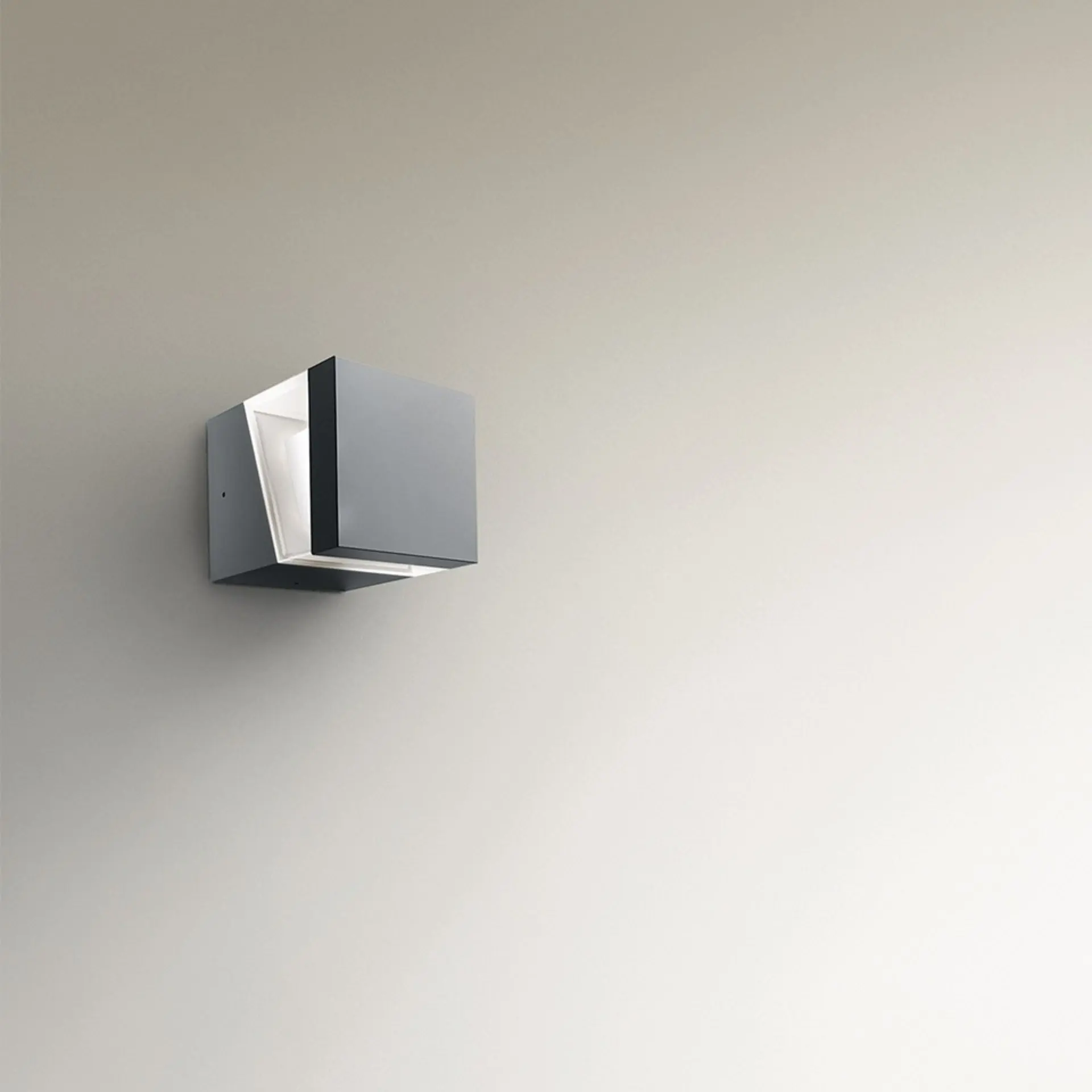 Artemide nástěnné svítidlo Tetragono 15 W 220-240 V 3000K