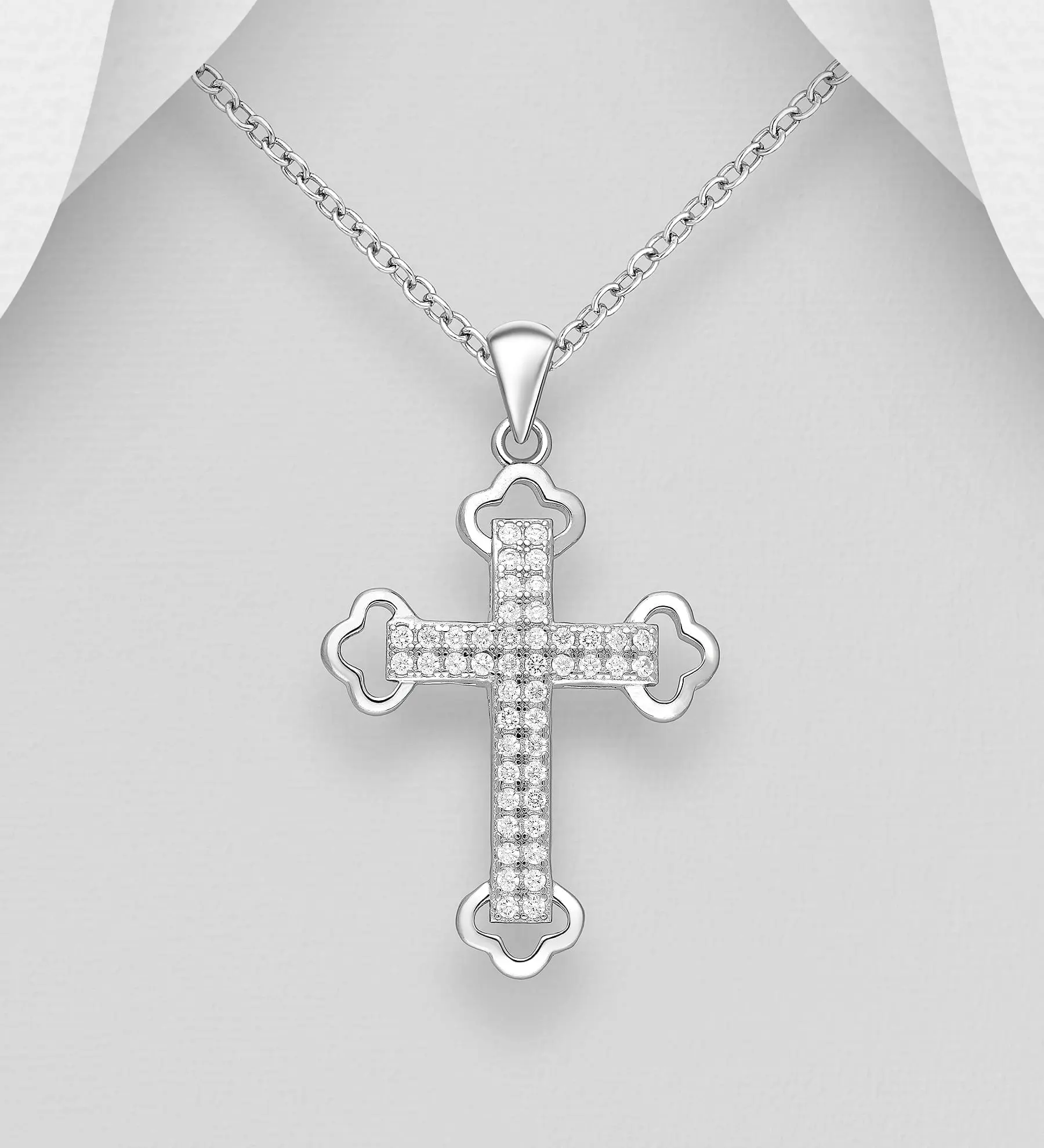 Přívěsek s křížem ze stříbra 925, zdobený simulovanými diamanty CZ