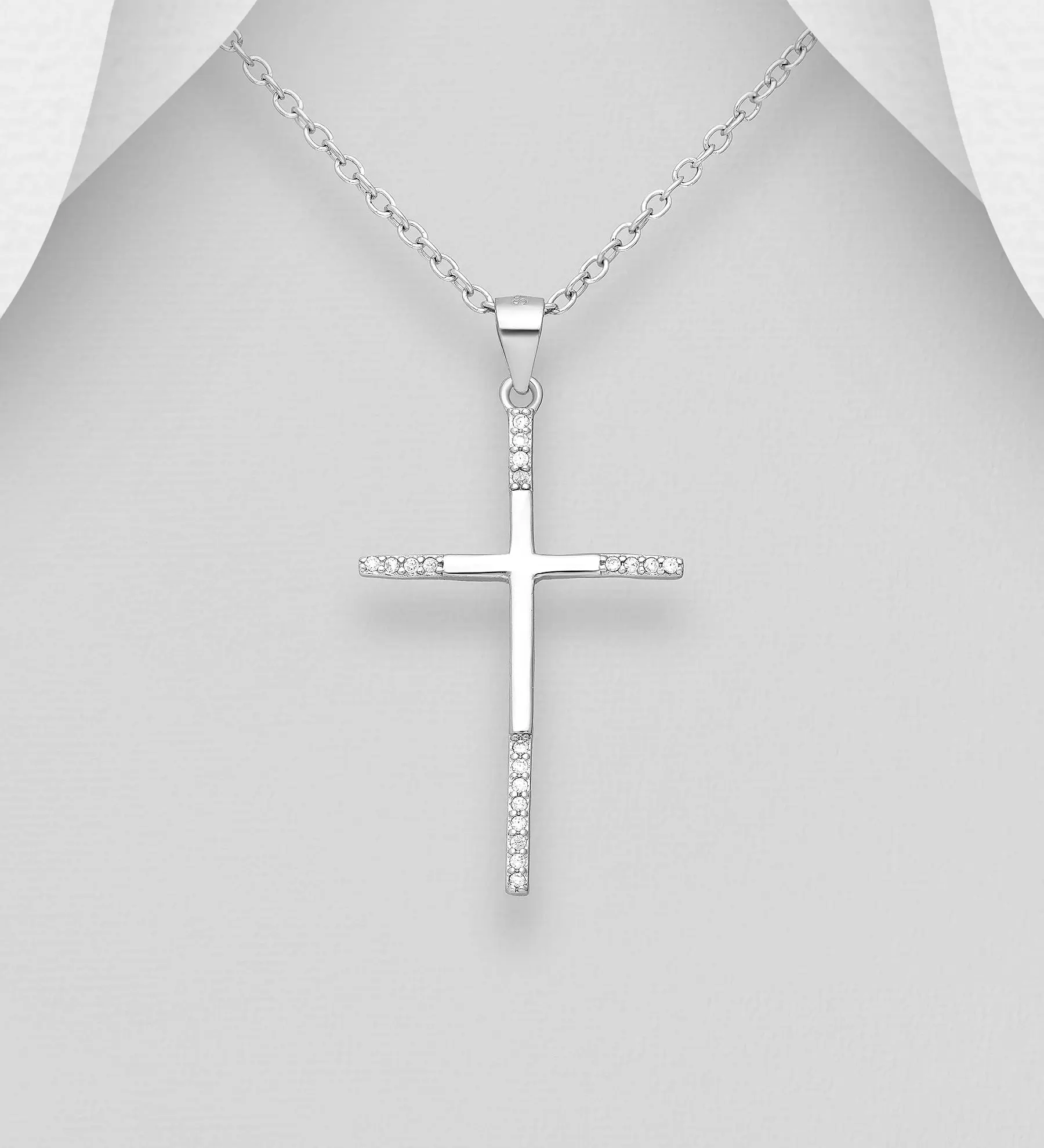 Přívěsek kříž ze stříbra 925, zdobený imitací diamantů CZ