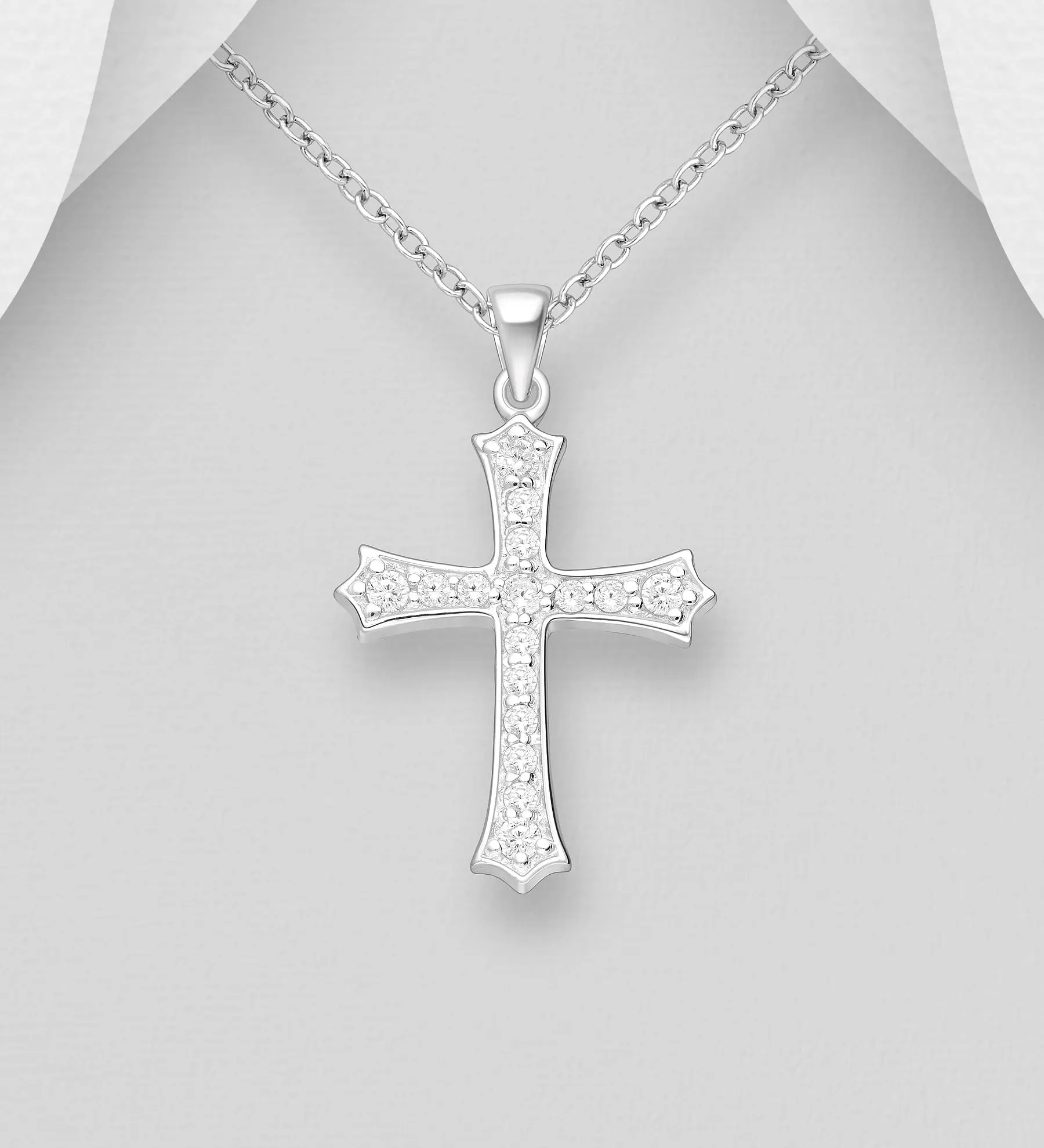 Přívěsek kříž ze stříbra 925, zdobený imitací býlích diamantů CZ