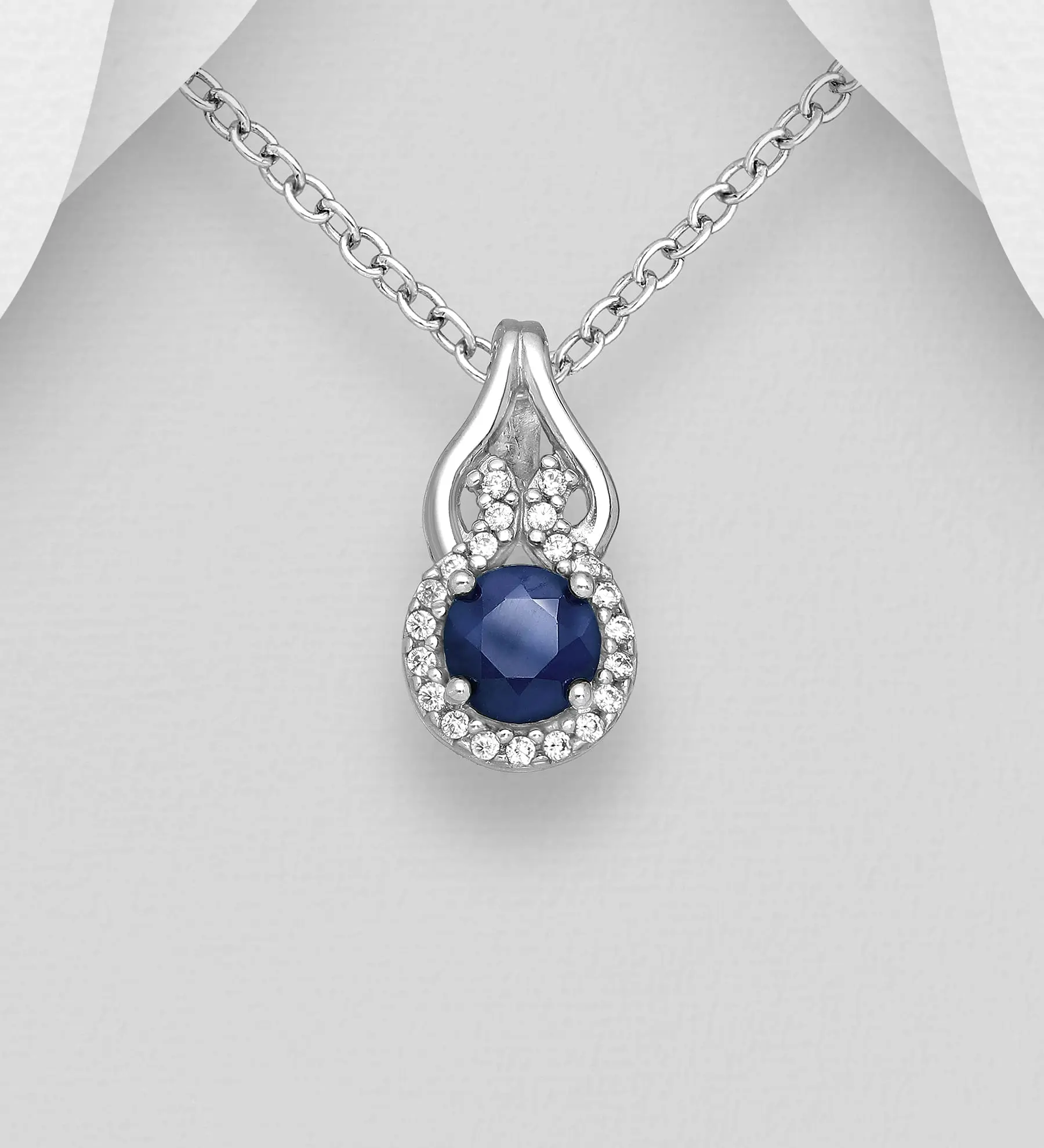 Přívěsek Halo ze stříbra 925, zdobený imitací diamantů CZ a Modrým safírem