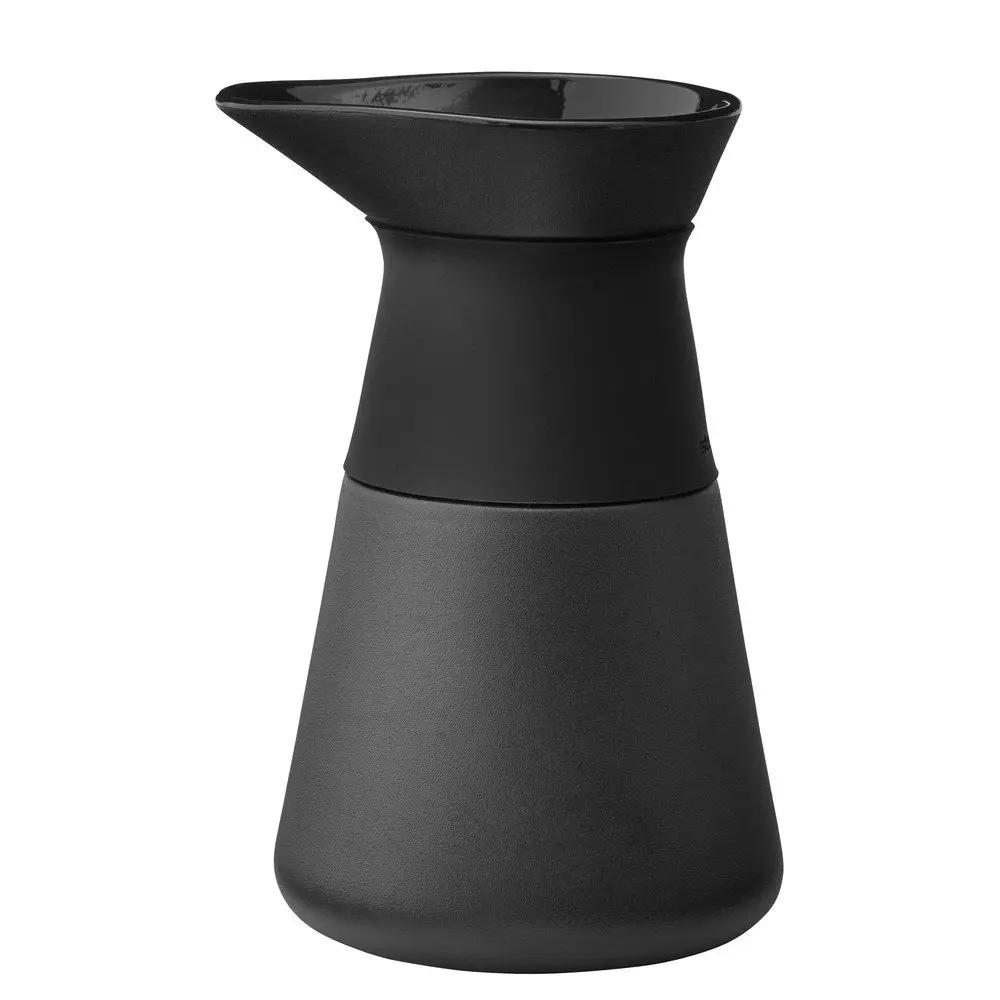 Černá kameninová konvička na mléko 400 ml Theo – Stelton