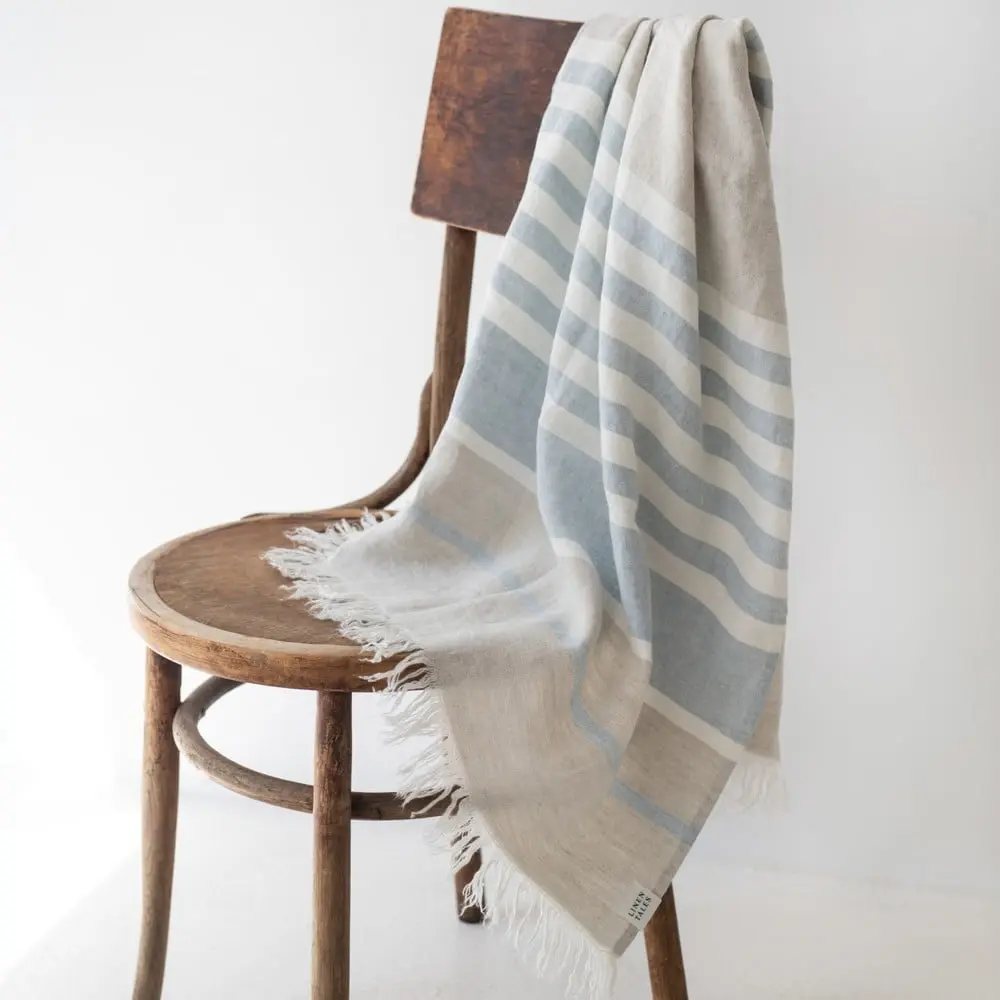 Modrá lněná plážová deka 140x170 cm Allure Stripe – Linen Tales
