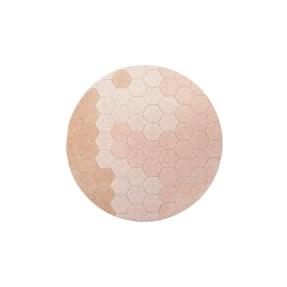Světle růžový pratelný ručně tkaný bavlněný kulatý koberec ø 140 cm Honeycomb Rose – Lorena Canals