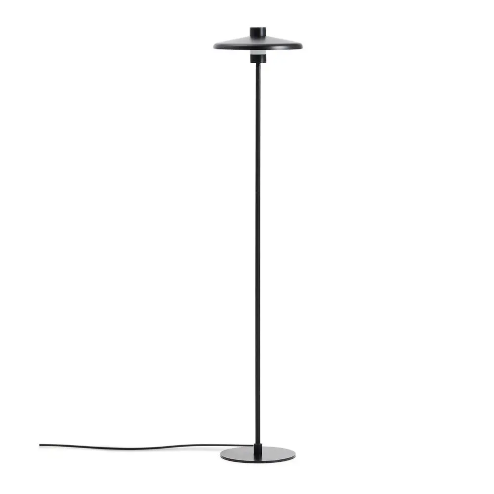 Černá stojací lampa s kovovým stínidlem (výška 130 cm) Nuvira – Kave Home