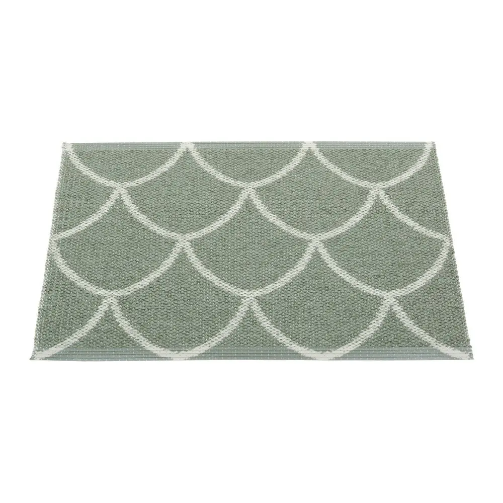Zelený vnitřní a venkovní koberec 70x50 cm Kotte Army Sage – Pappelina