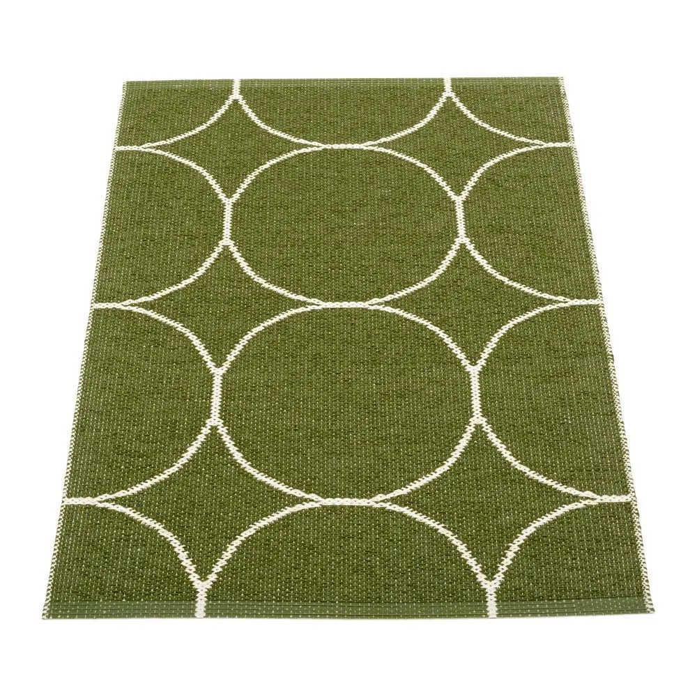 Tmavě zelený vnitřní a venkovní koberec 70x100 cm Boo Dark Olive – Pappelina