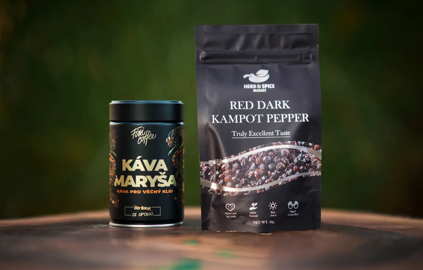 AromaSet: Červený Kampotský pepř & káva Maryša zrnková káva + pytlík s kořením / plechová dóza / 150g + 30g