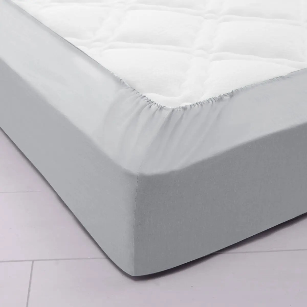Jednobarevné napínací prostěradlo zn. Colombine® s hloubkou rohů 32 cm, z polycotonu