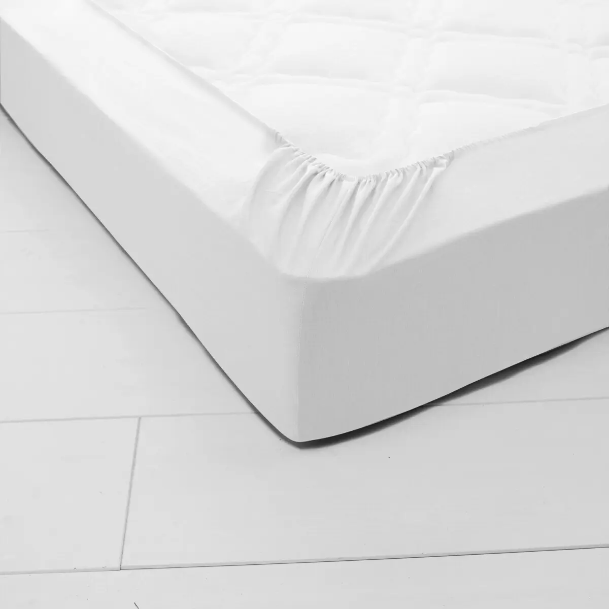 Jednobarevné napínací prostěradlo zn. Colombine®, žerzej, hloubka rohů 40 cm bílá