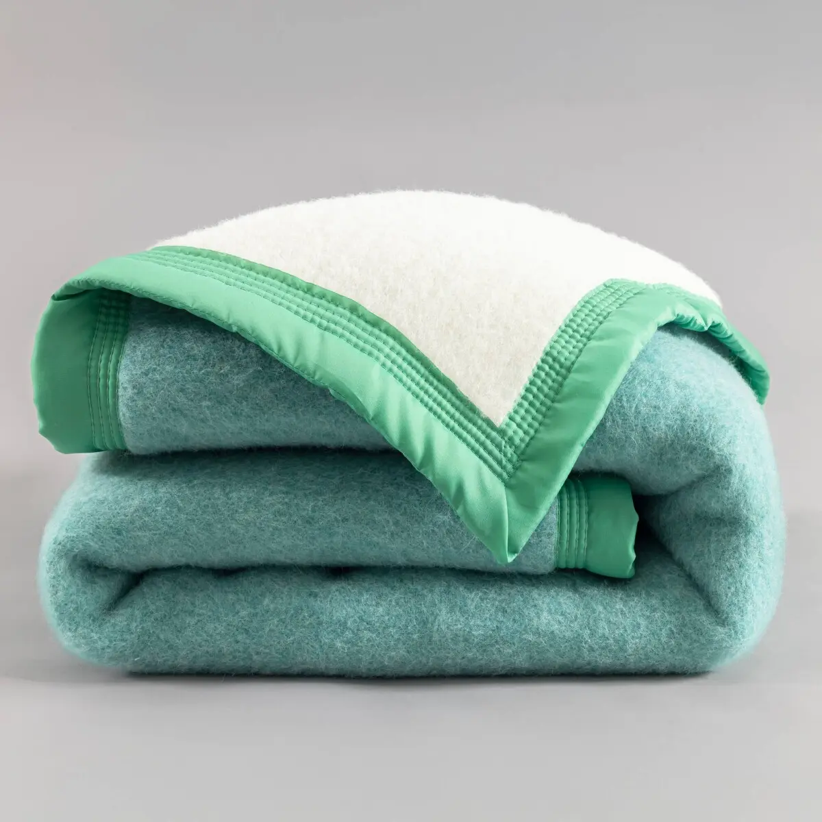 Dvoubarevná vlněná přikrývka 800g/m2